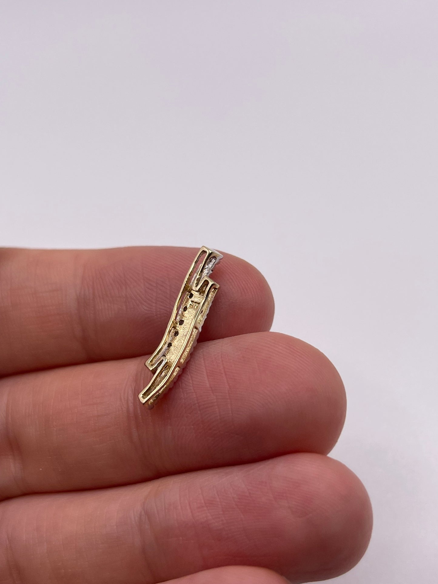 9ct gold diamond pendant