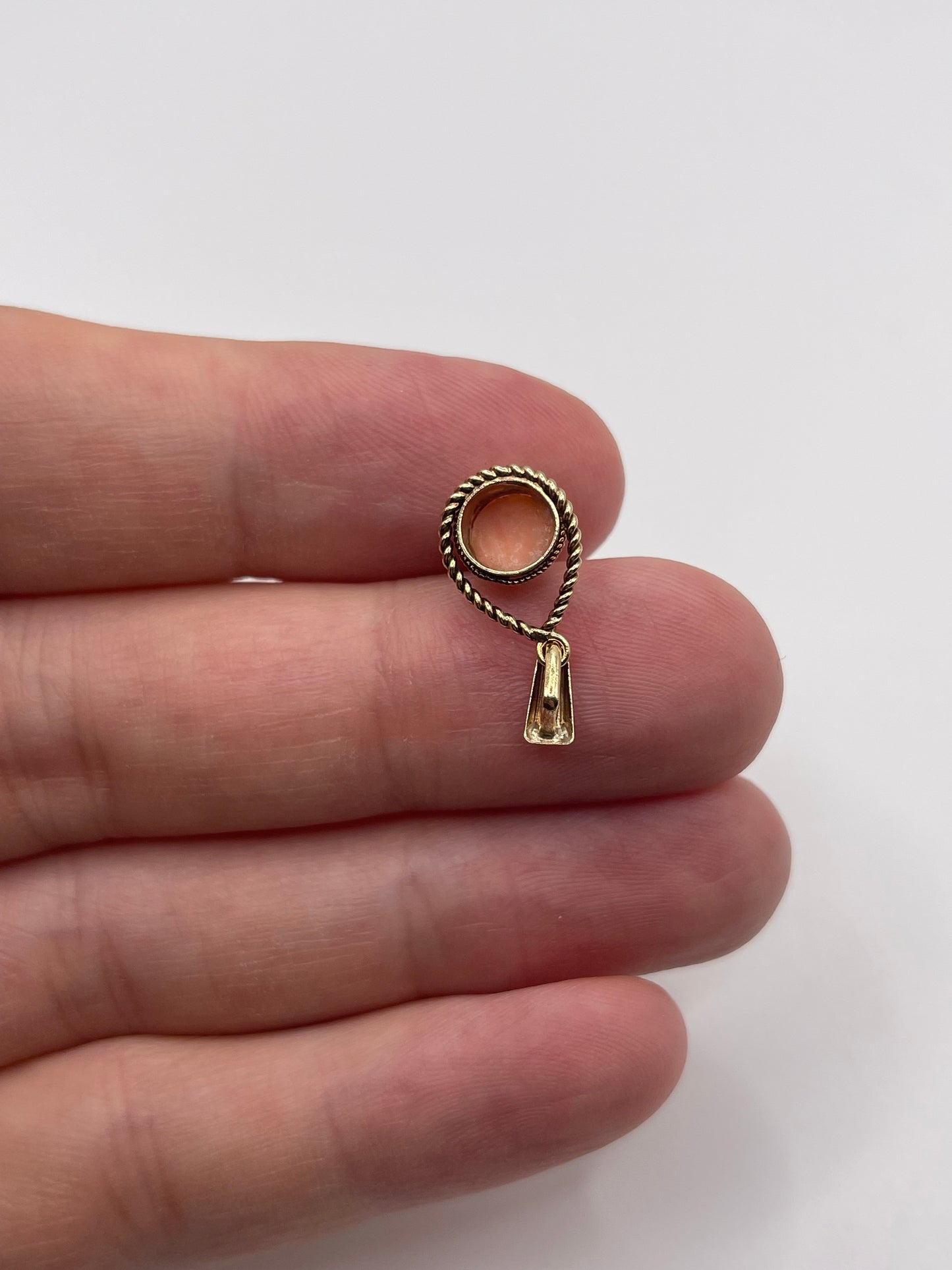 9ct gold coral pendant