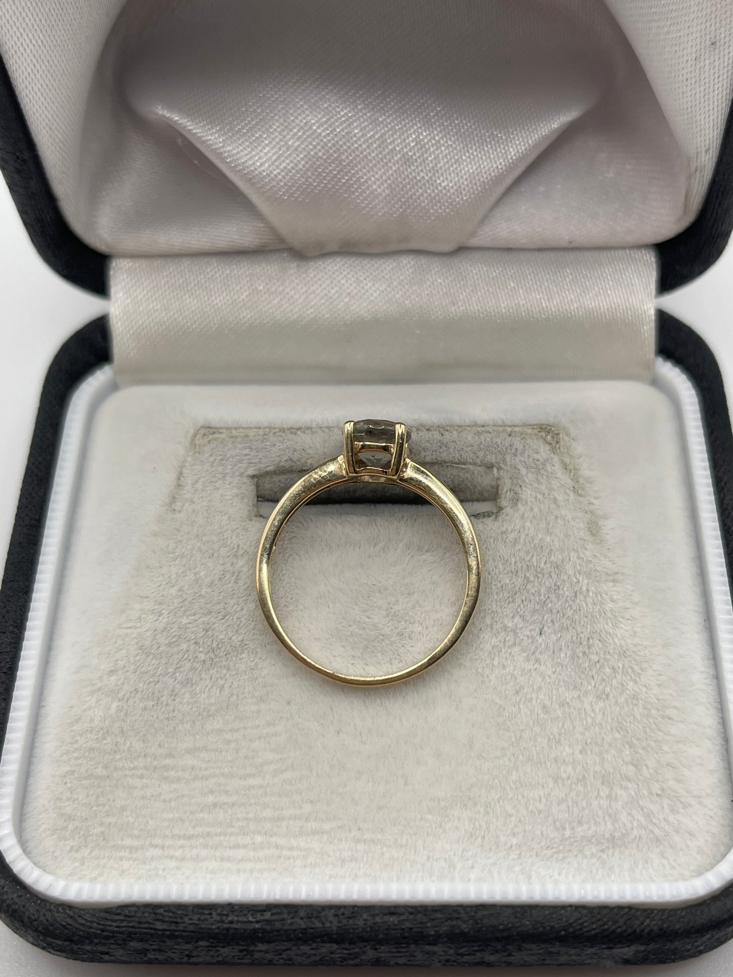 9ct gold quartz ring