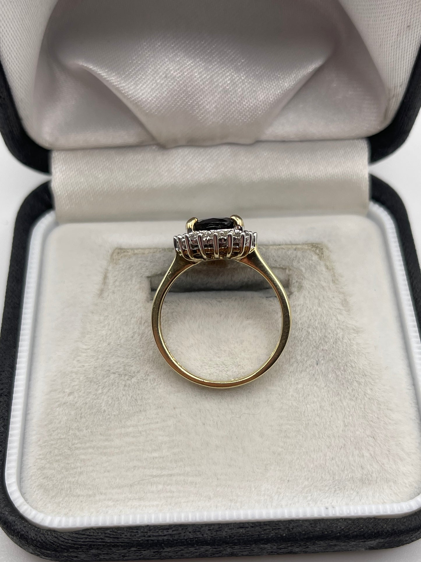9ct gold garnet and diamond ring