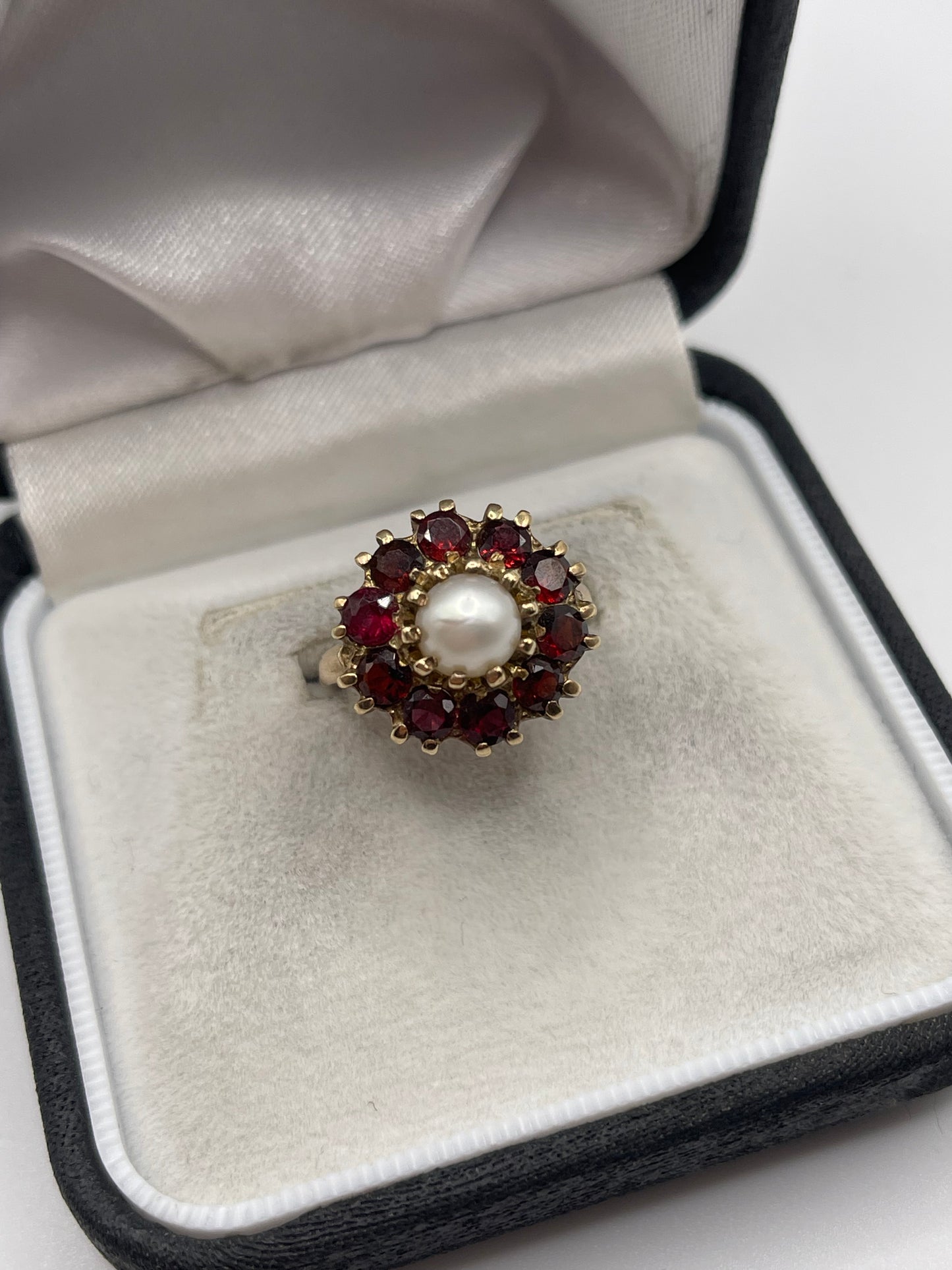 9ct gold garnet and pearl ring