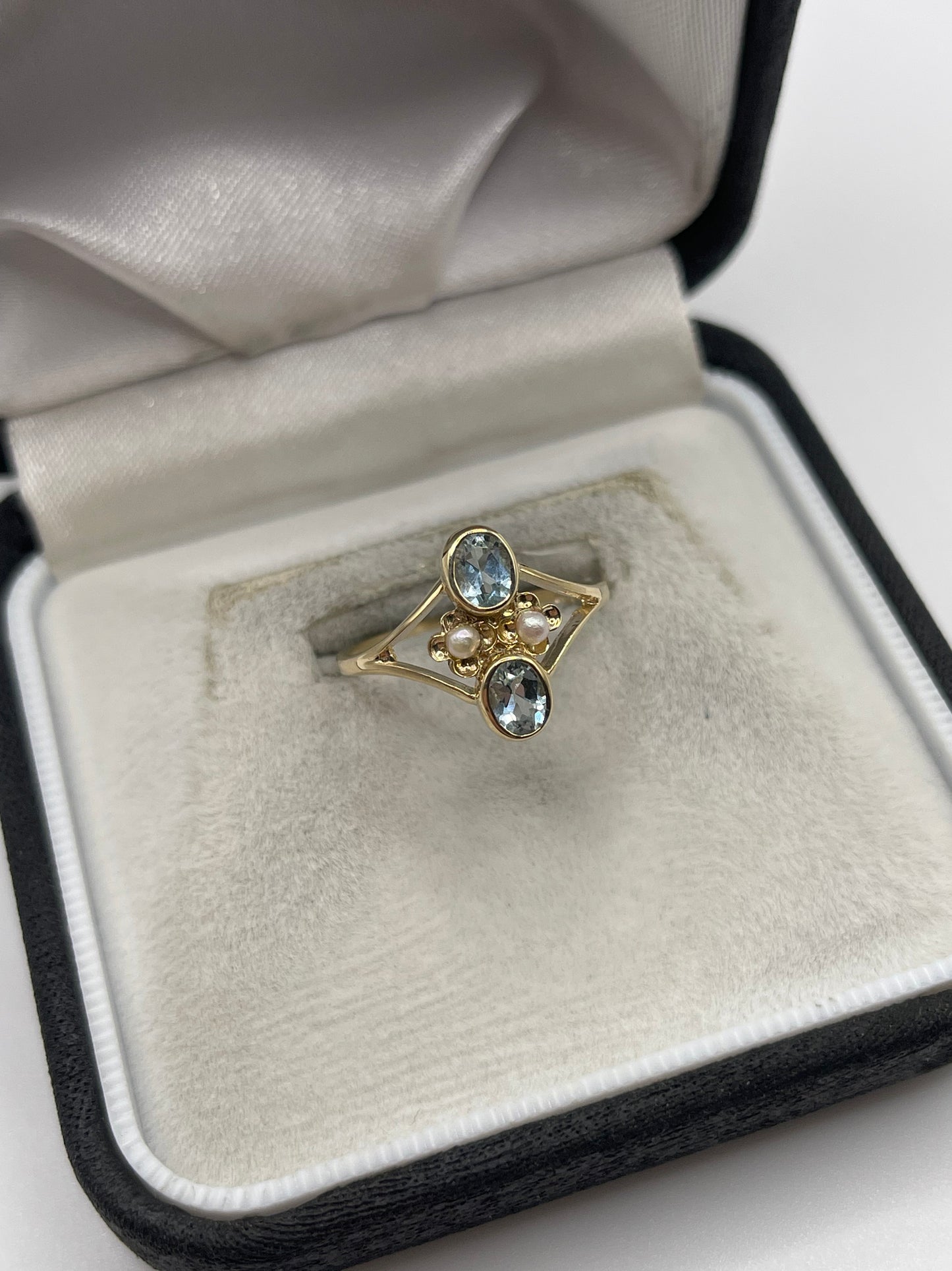 9ct gold topaz and pearl ring