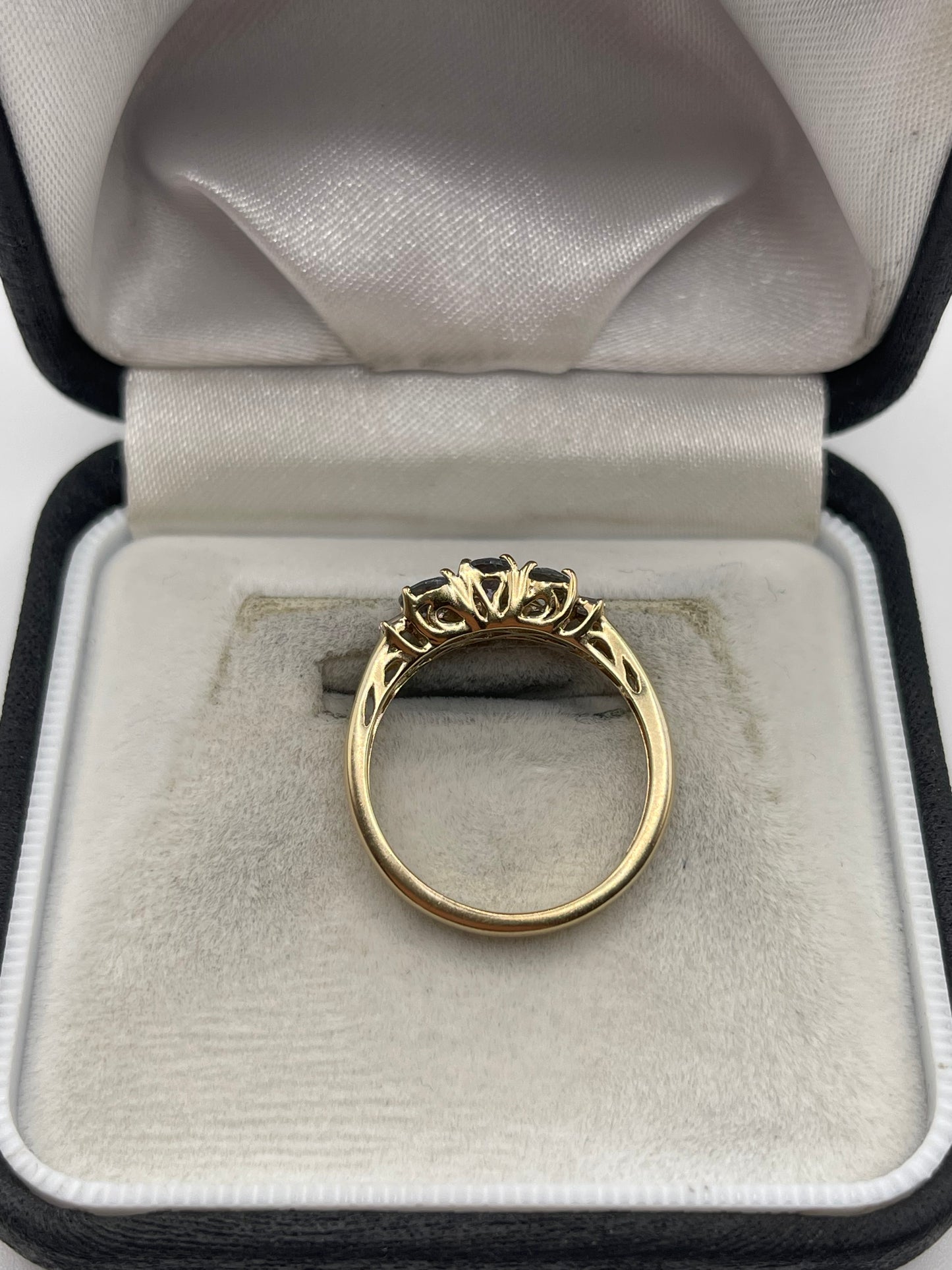 9ct gold tanzanite and diamond ring