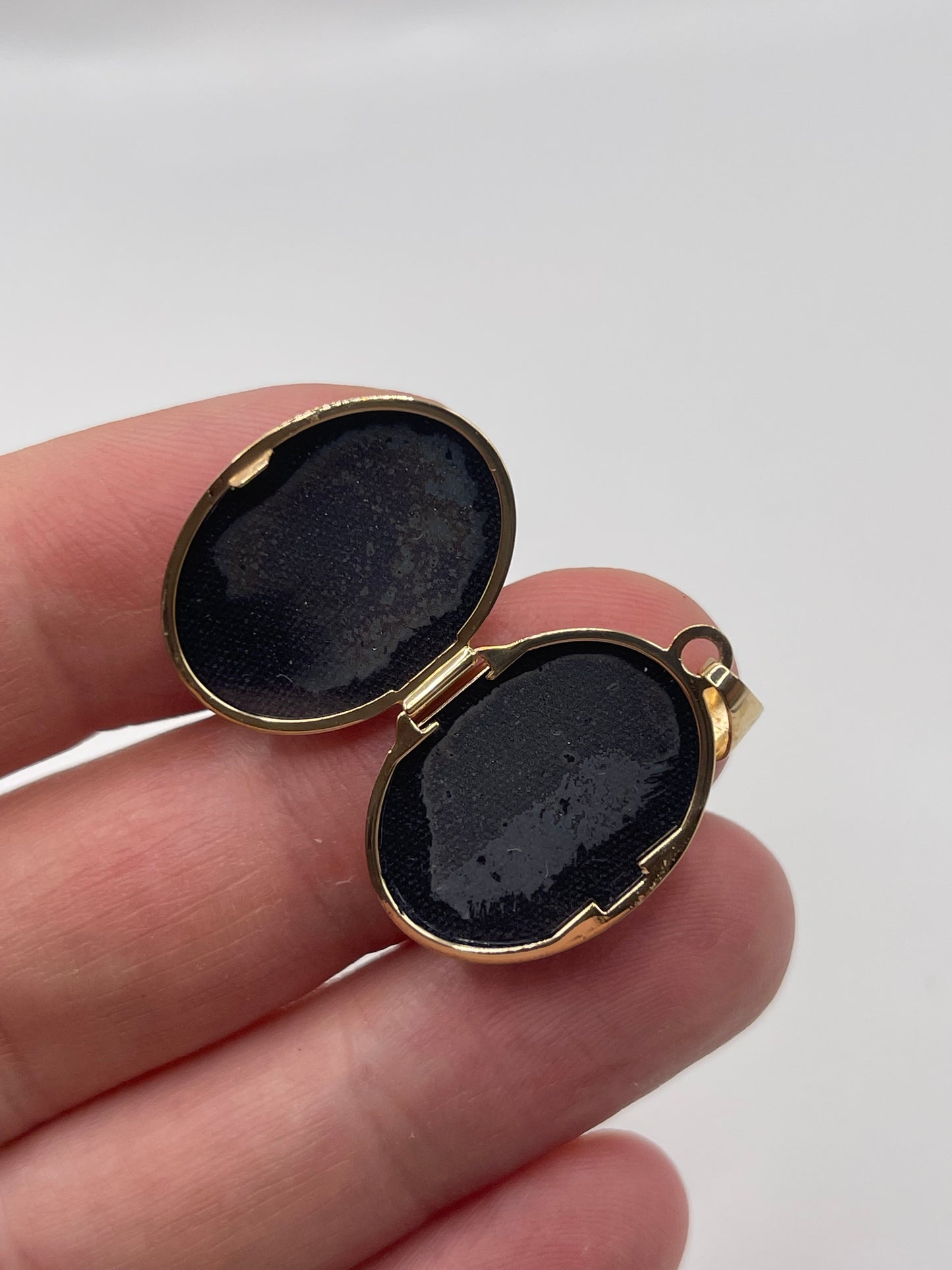 9ct gold locket