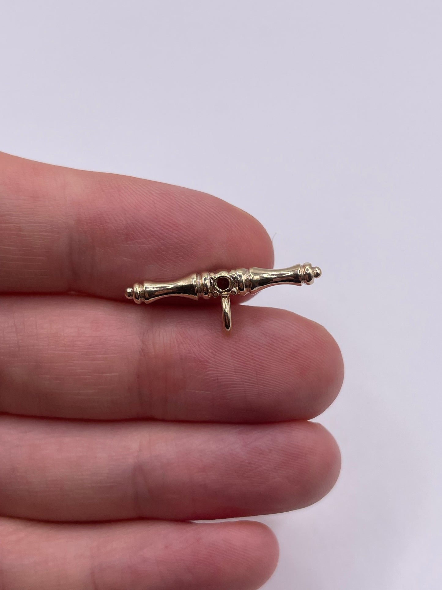 9ct gold garnet t bar pendant