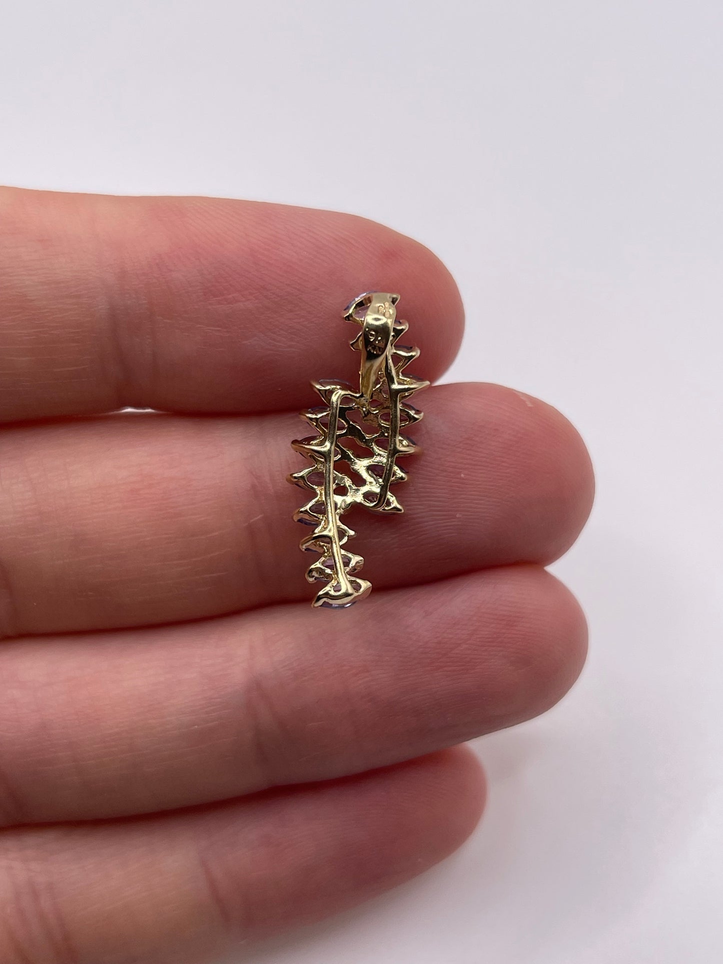 9ct gold tanzanite pendant