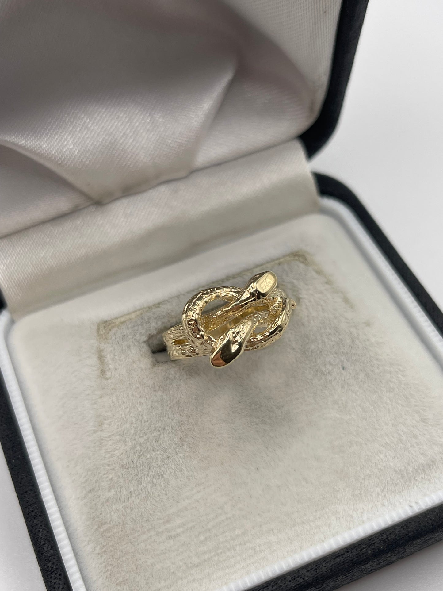 9ct gold snake ring
