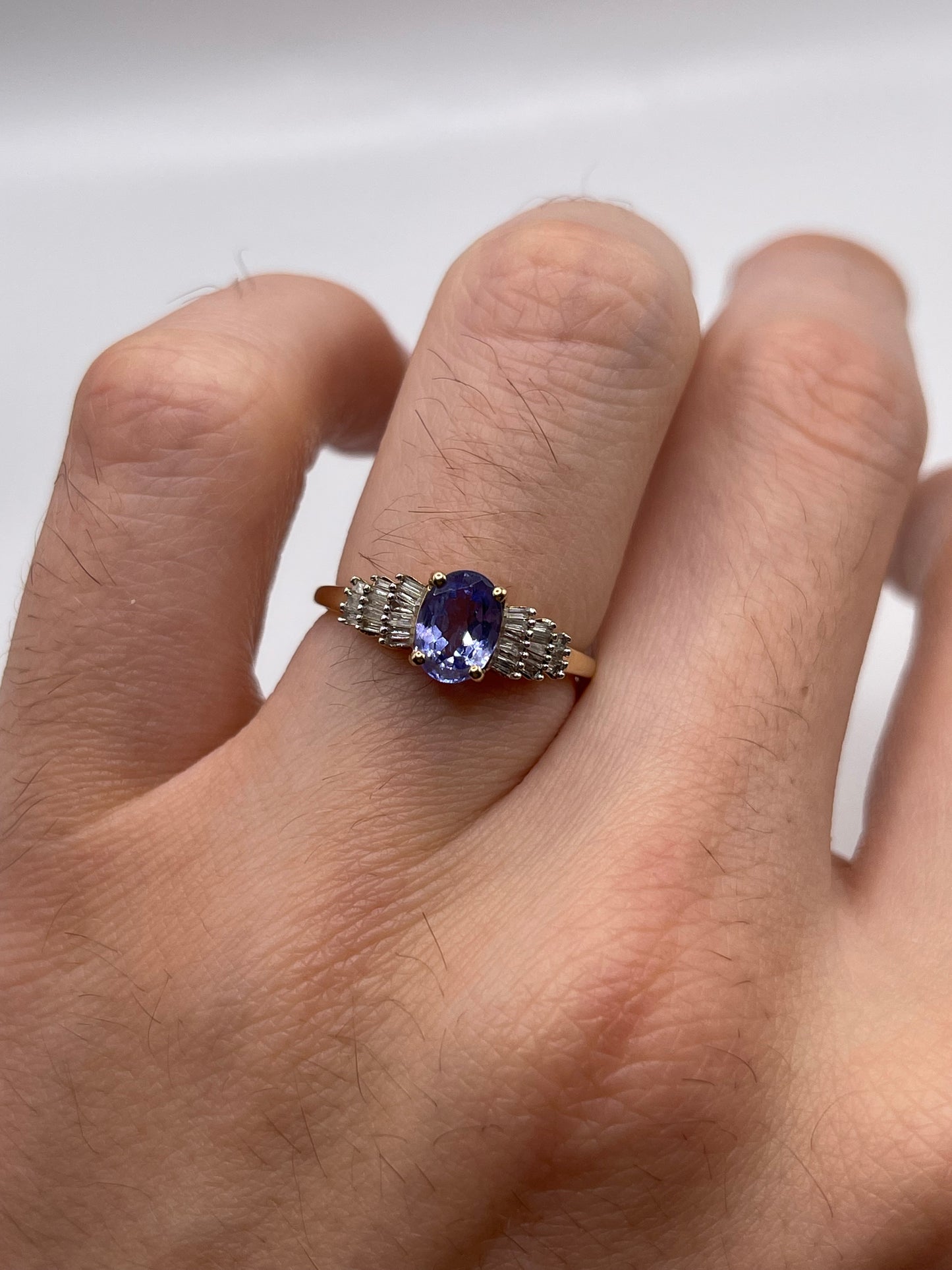 9ct gold tanzanite and diamond ring