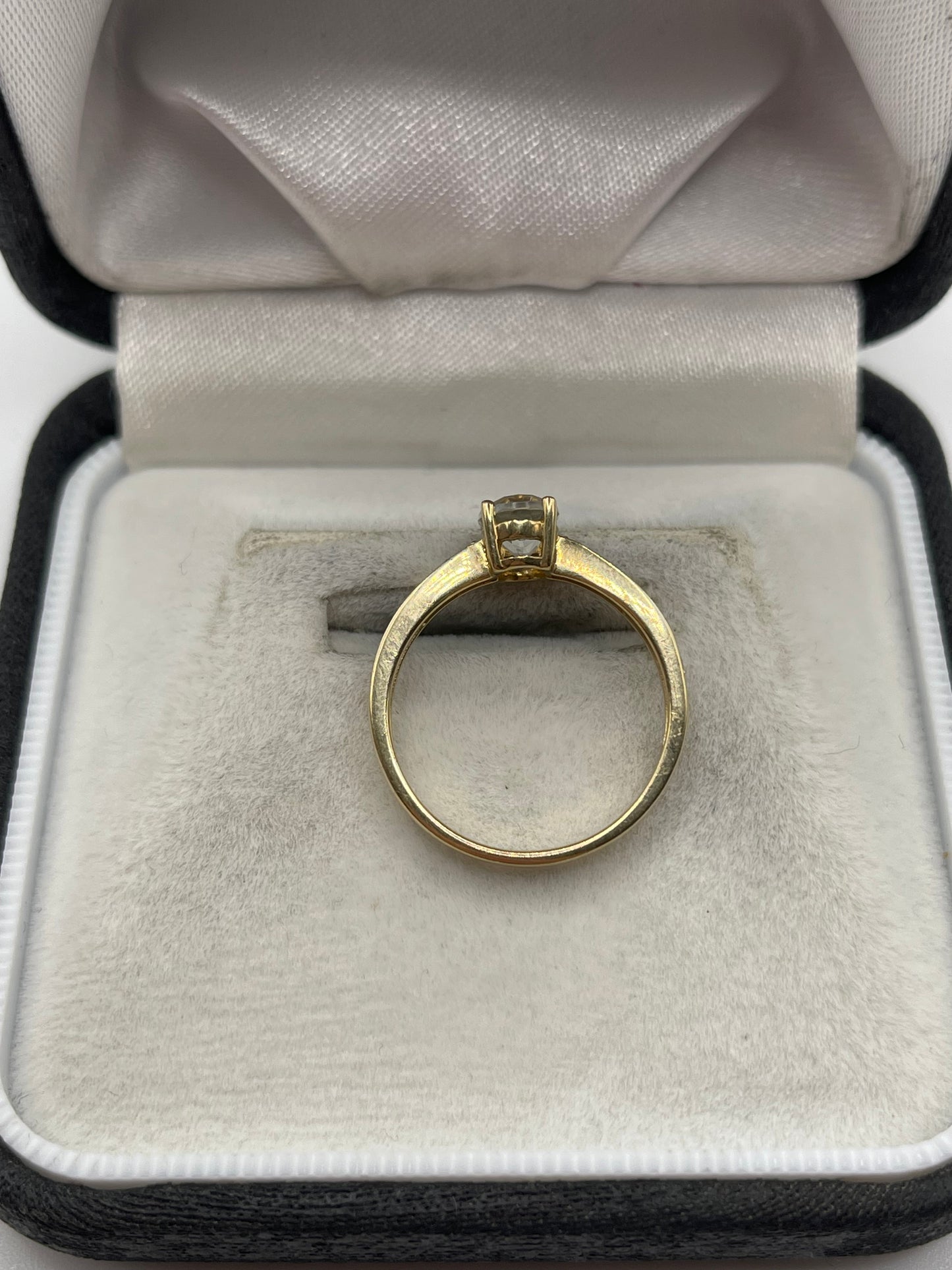9ct gold quartz and diamond ring