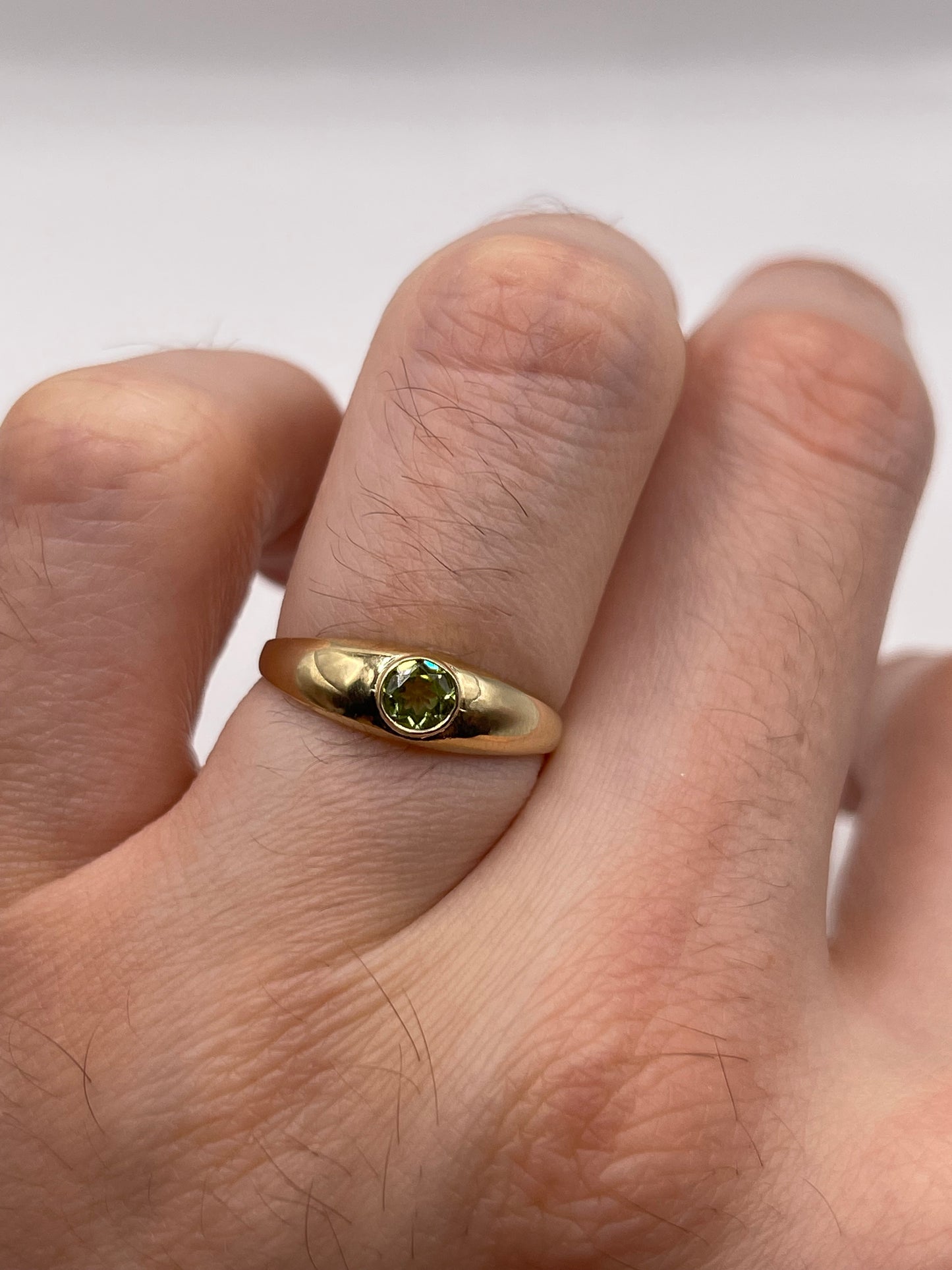 9ct gold peridot gypsy ring