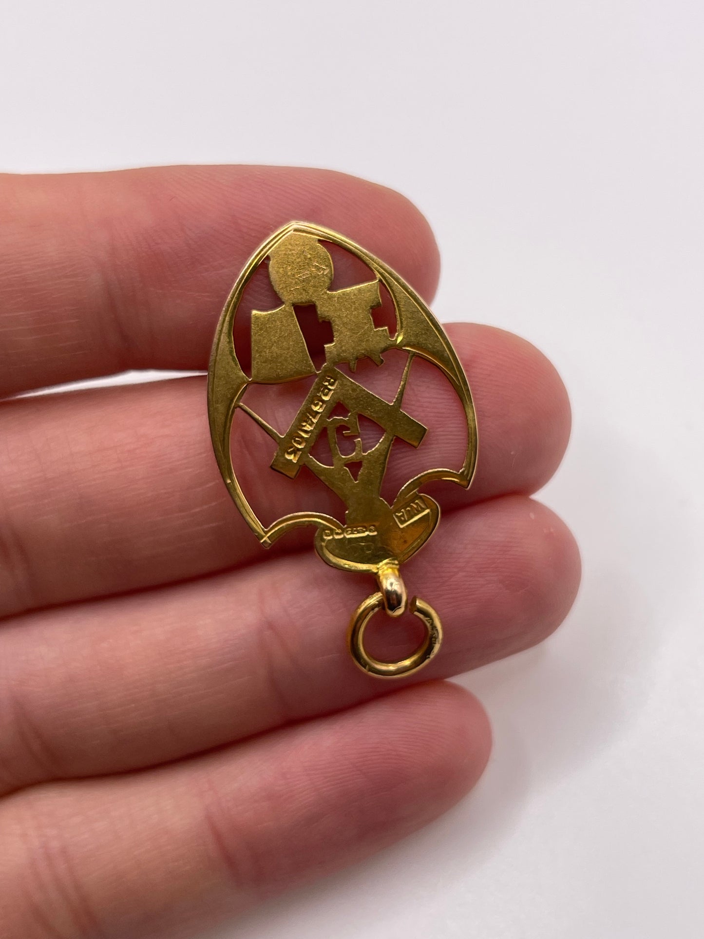 9ct gold Masonic pendant