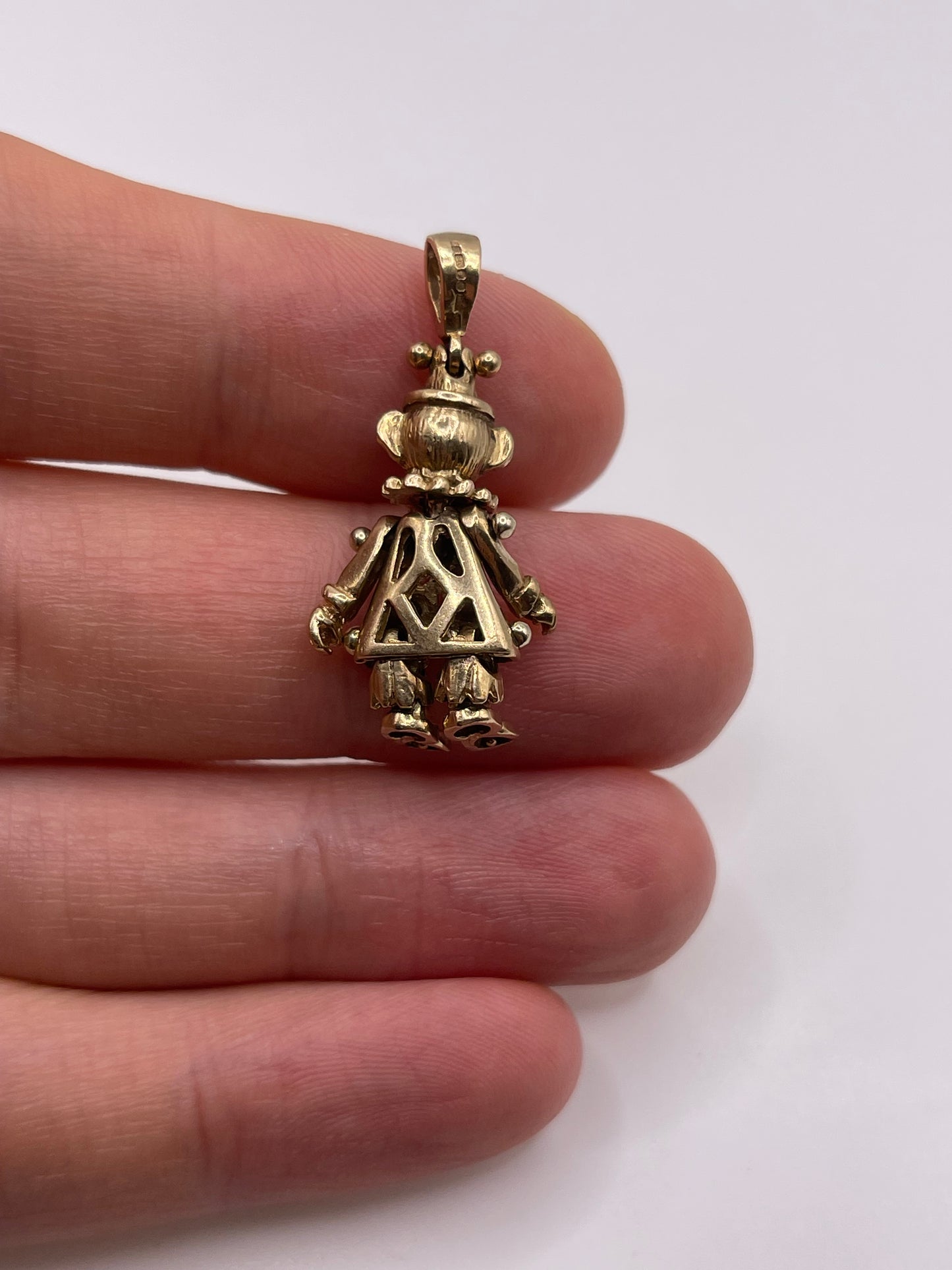 9ct gold articulated clown pendant
