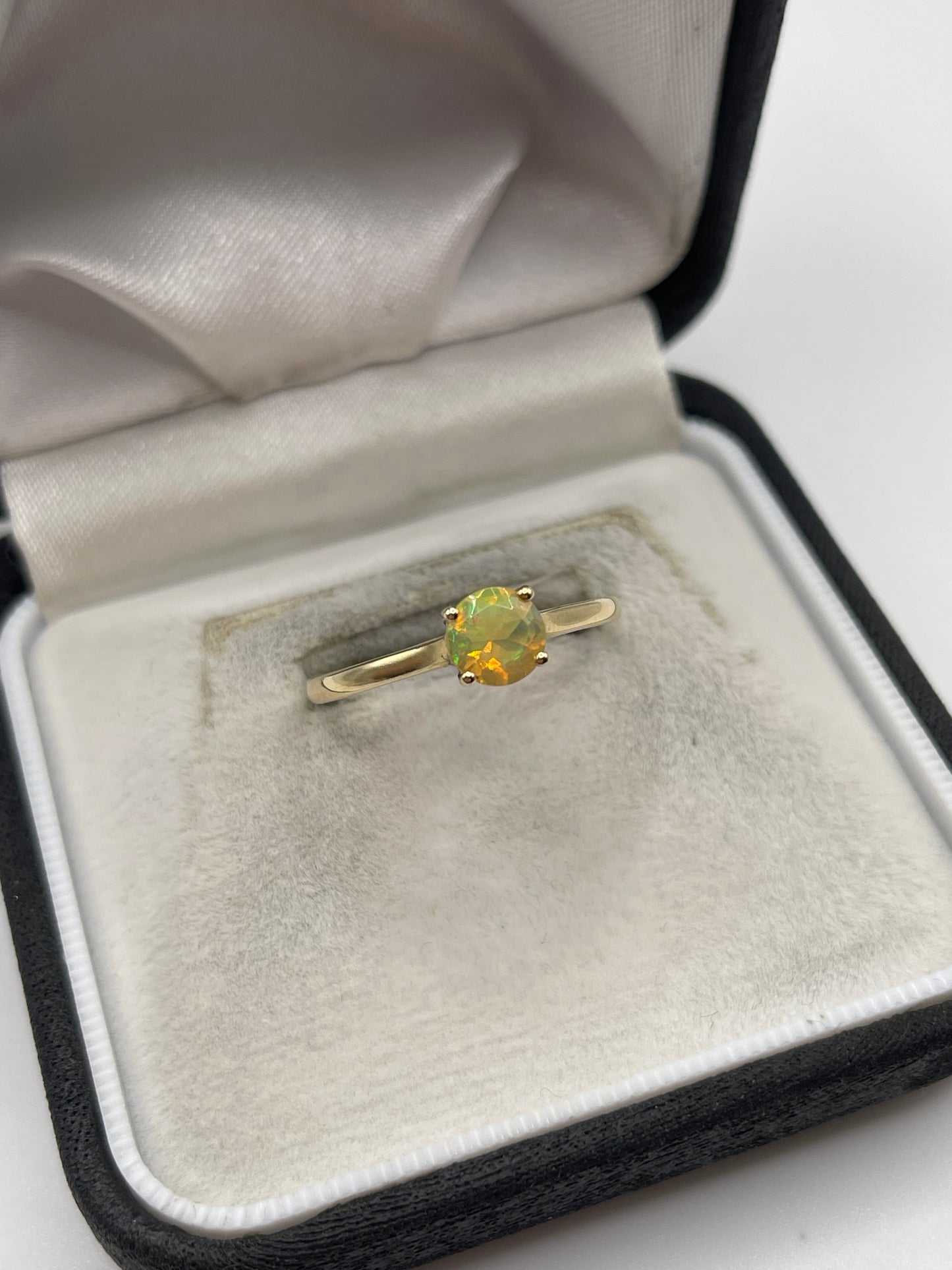 9ct gold opal ring
