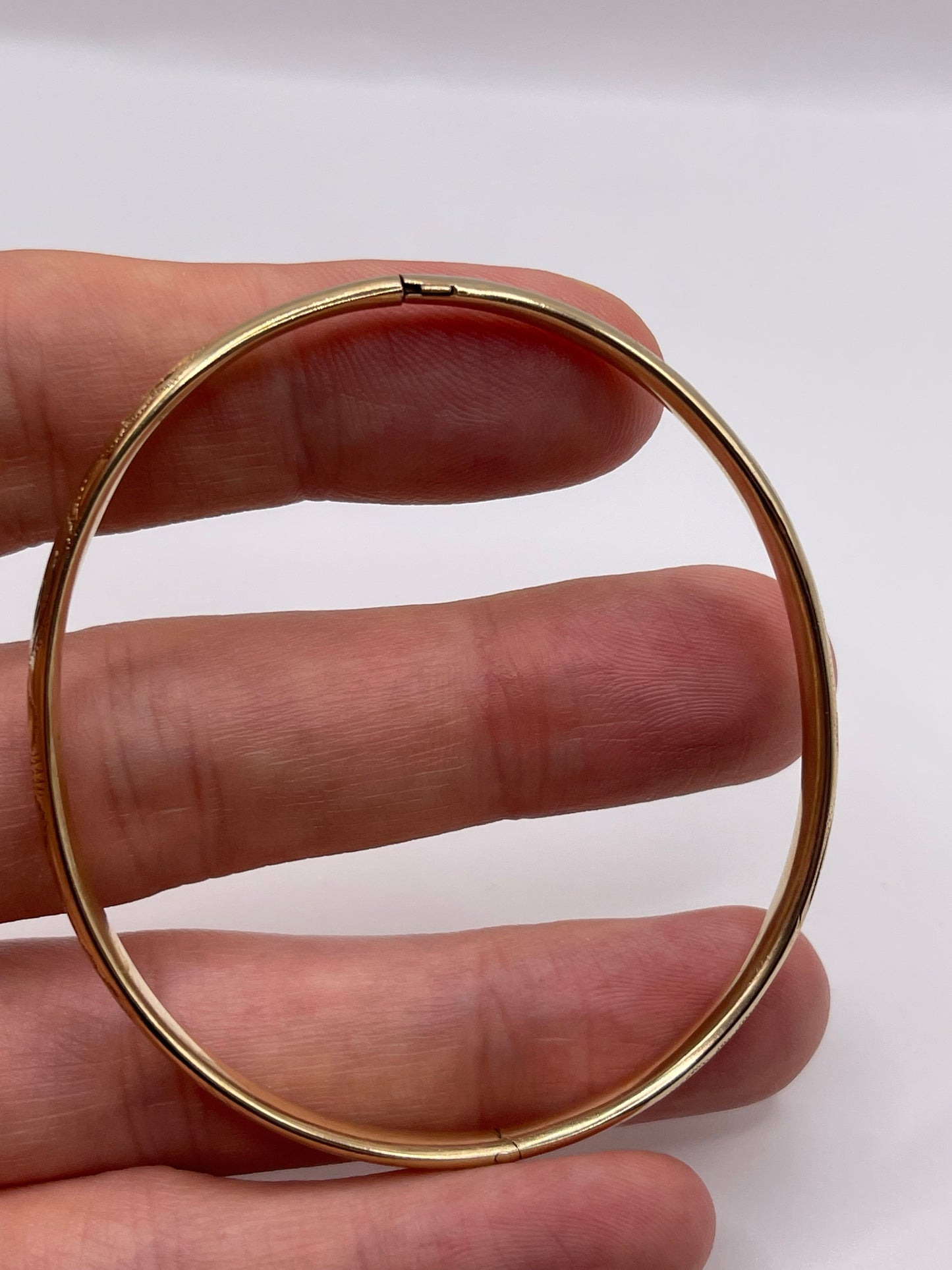 9ct gold bangle