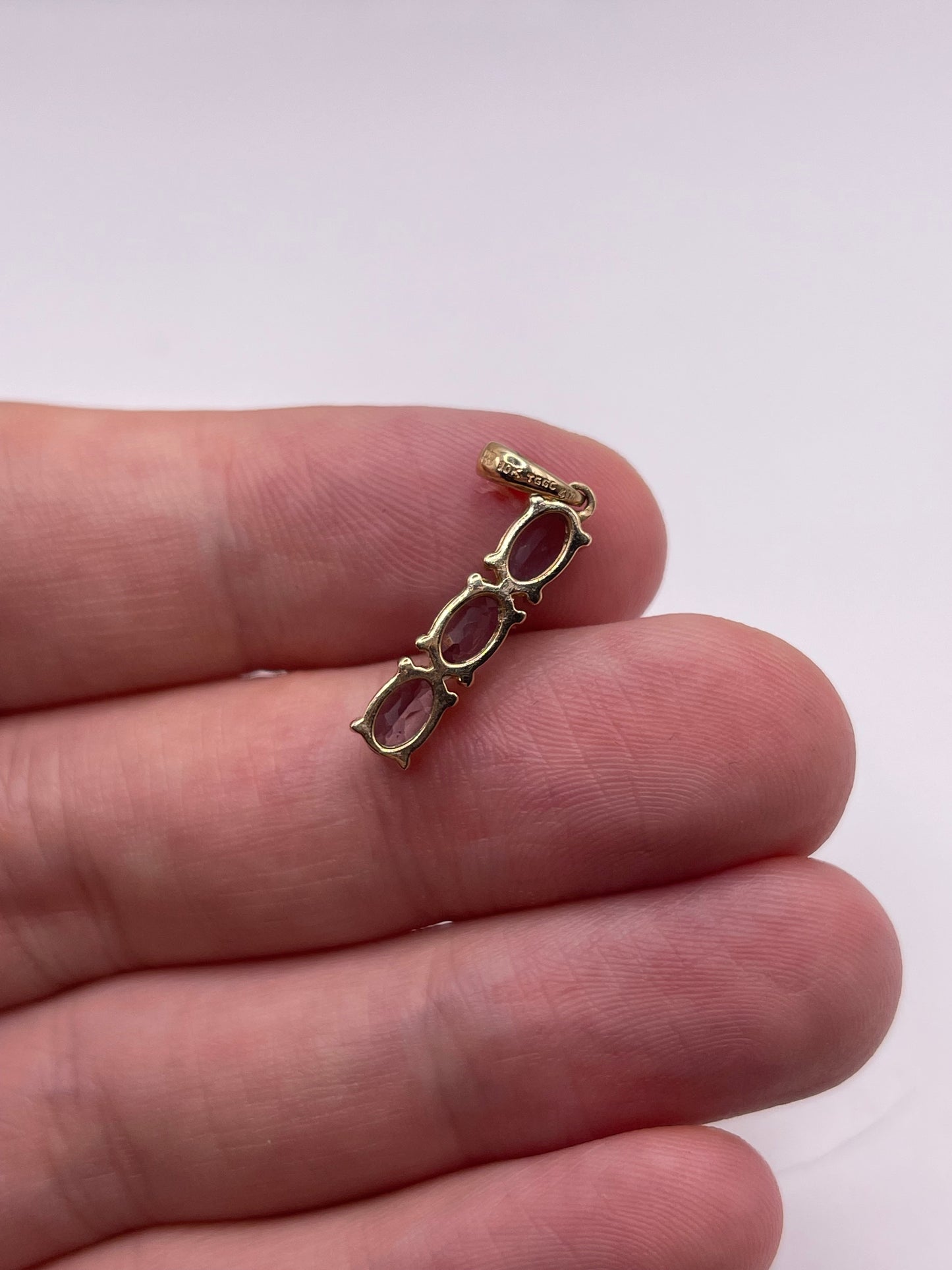 9ct gold spinel pendant