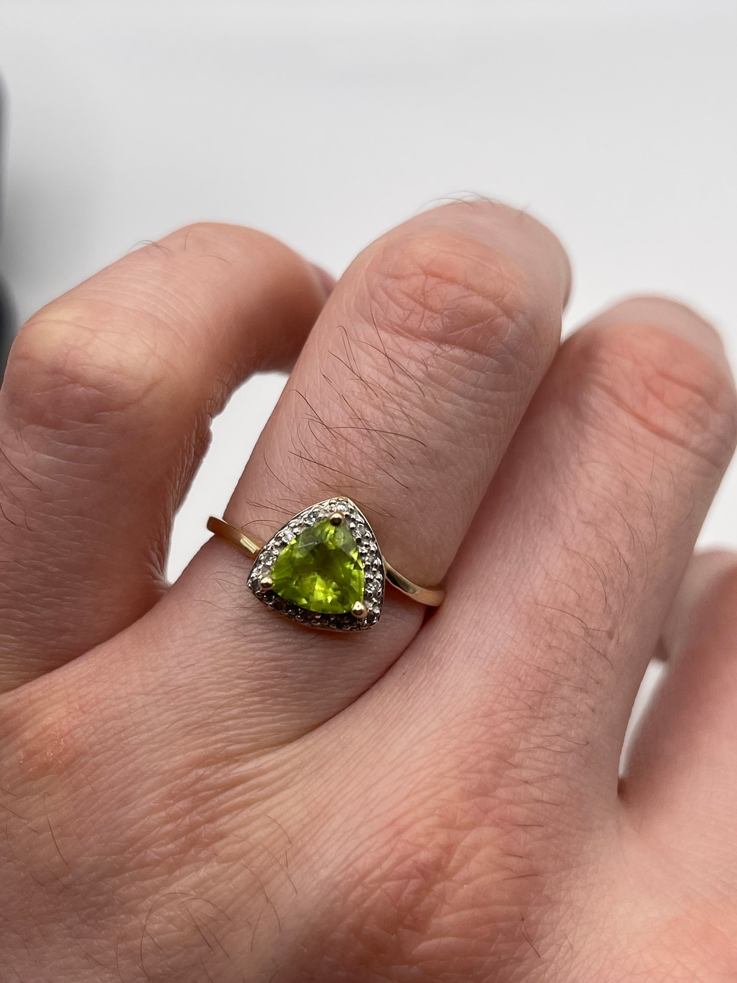 9ct gold peridot and diamond ring