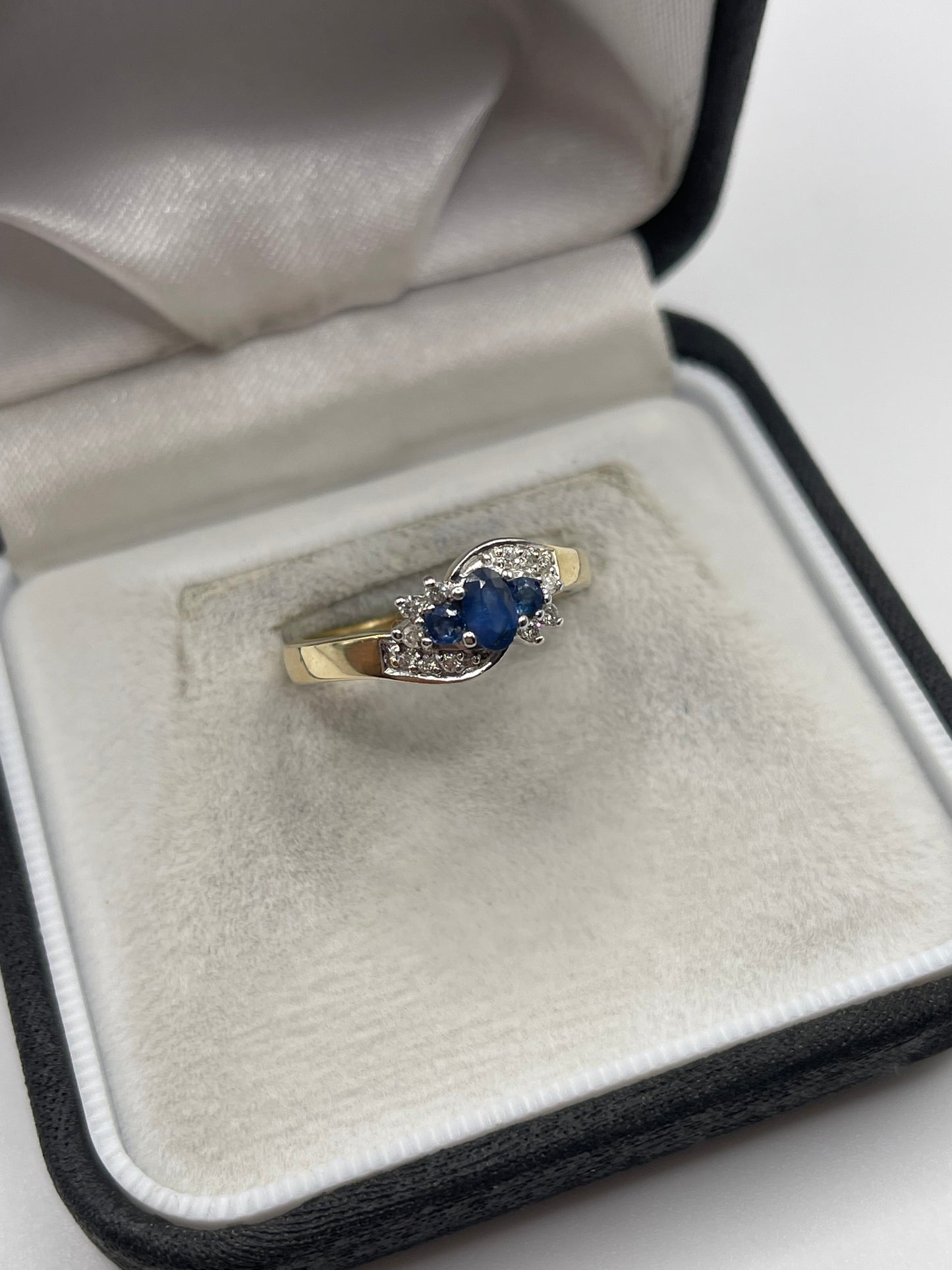 9ct gold sapphire and diamond ring