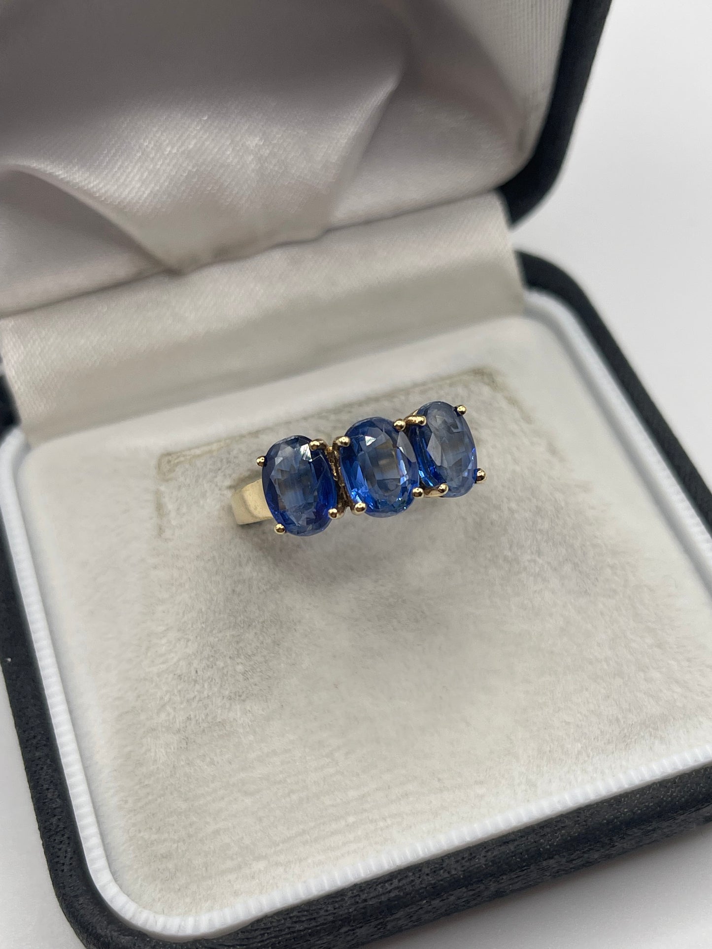 9ct gold kyanite ring