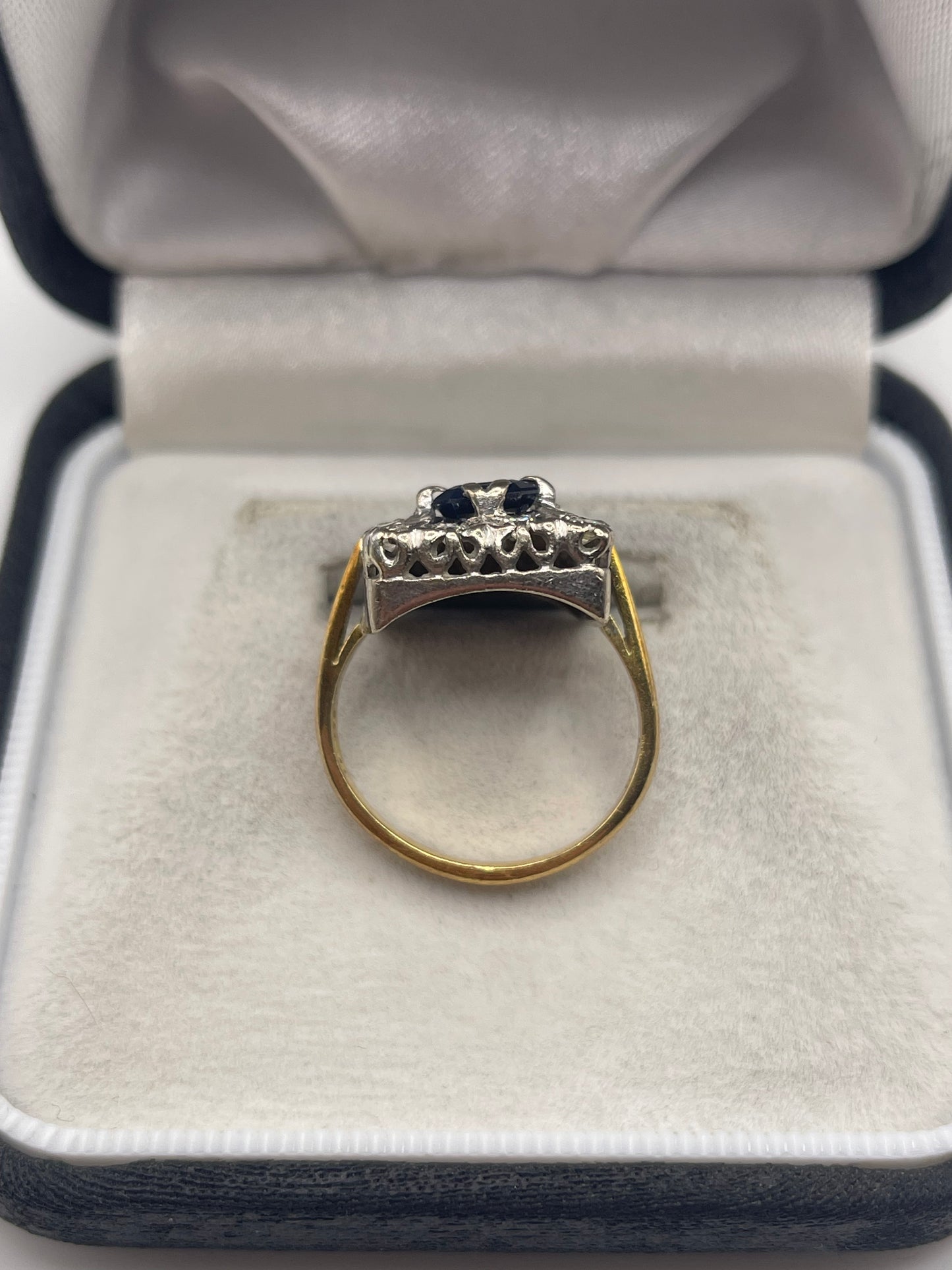 18ct gold sapphire and diamond ring