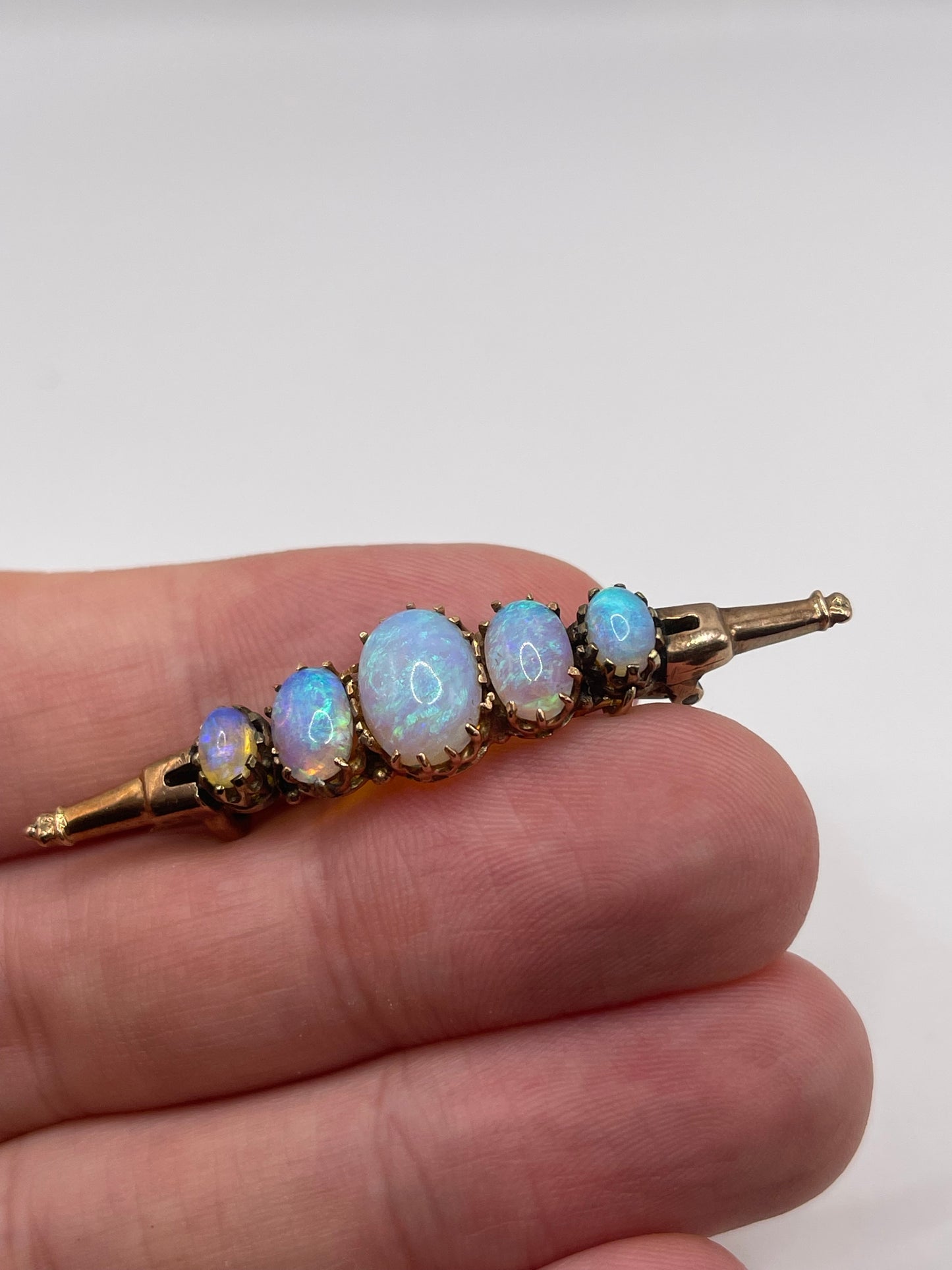 18ct gold opal brooch
