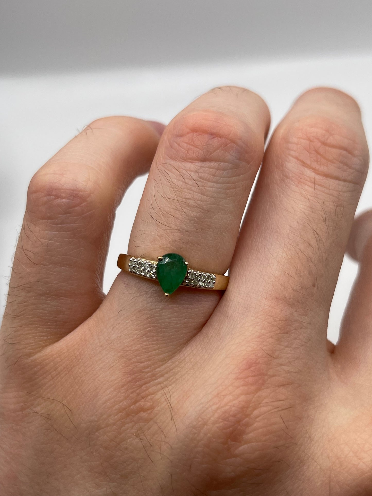 9ct gold emerald and diamond ring