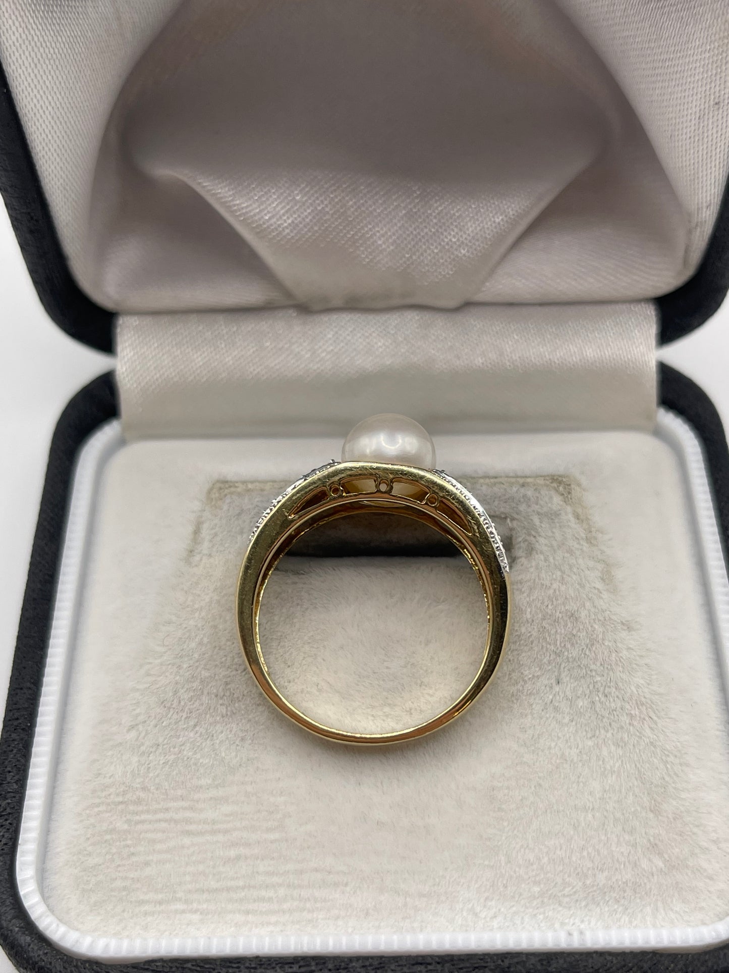 14ct gold pearl and diamond ring
