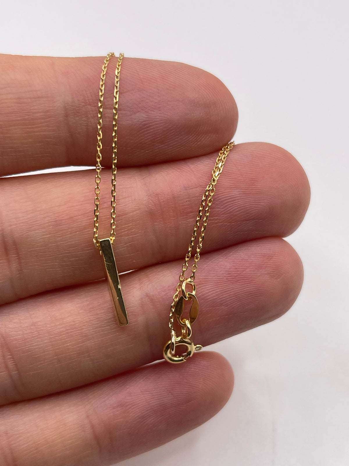9ct gold initial I necklace