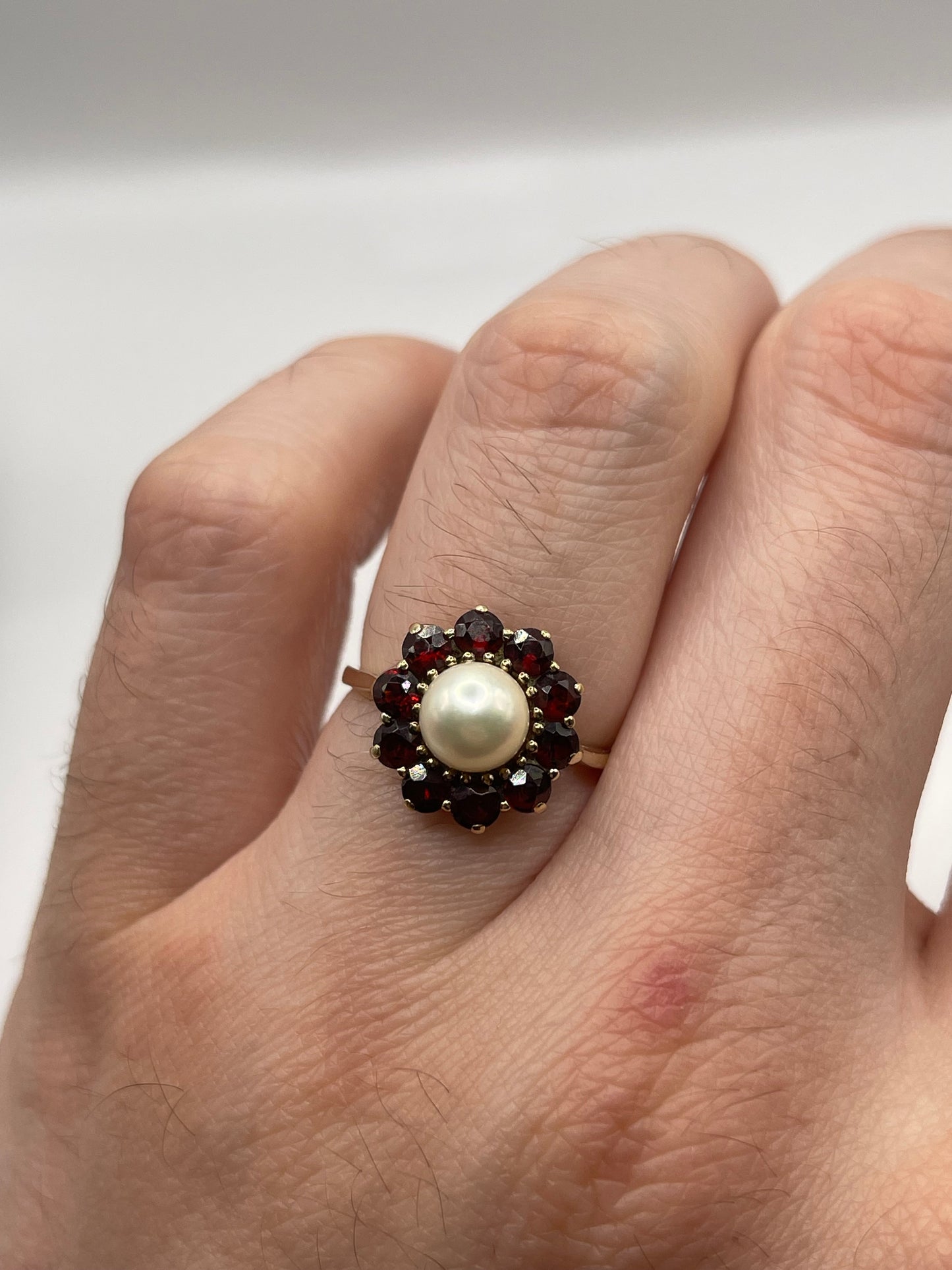 9ct gold garnet and pearl ring