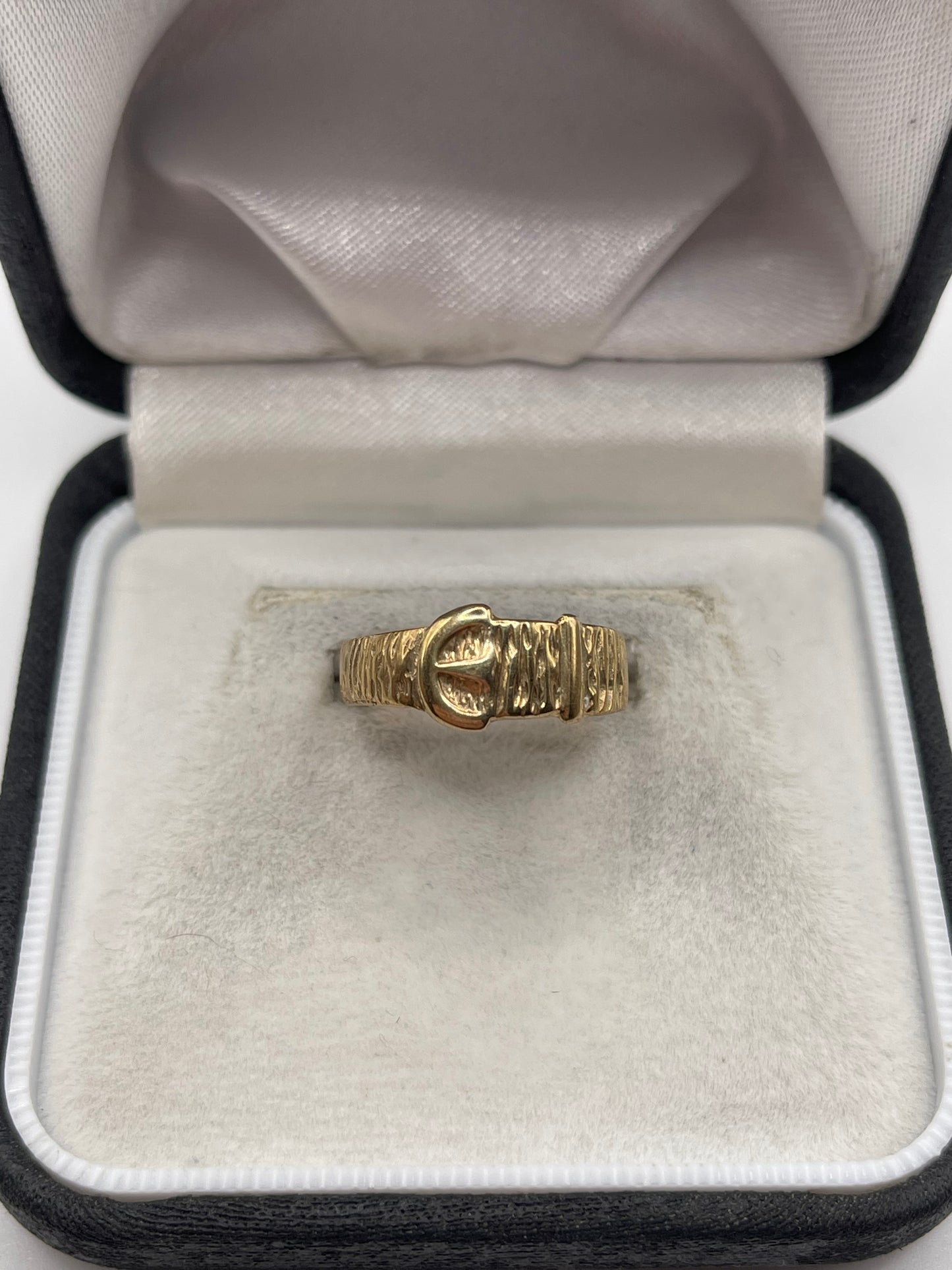 9ct gold buckle ring