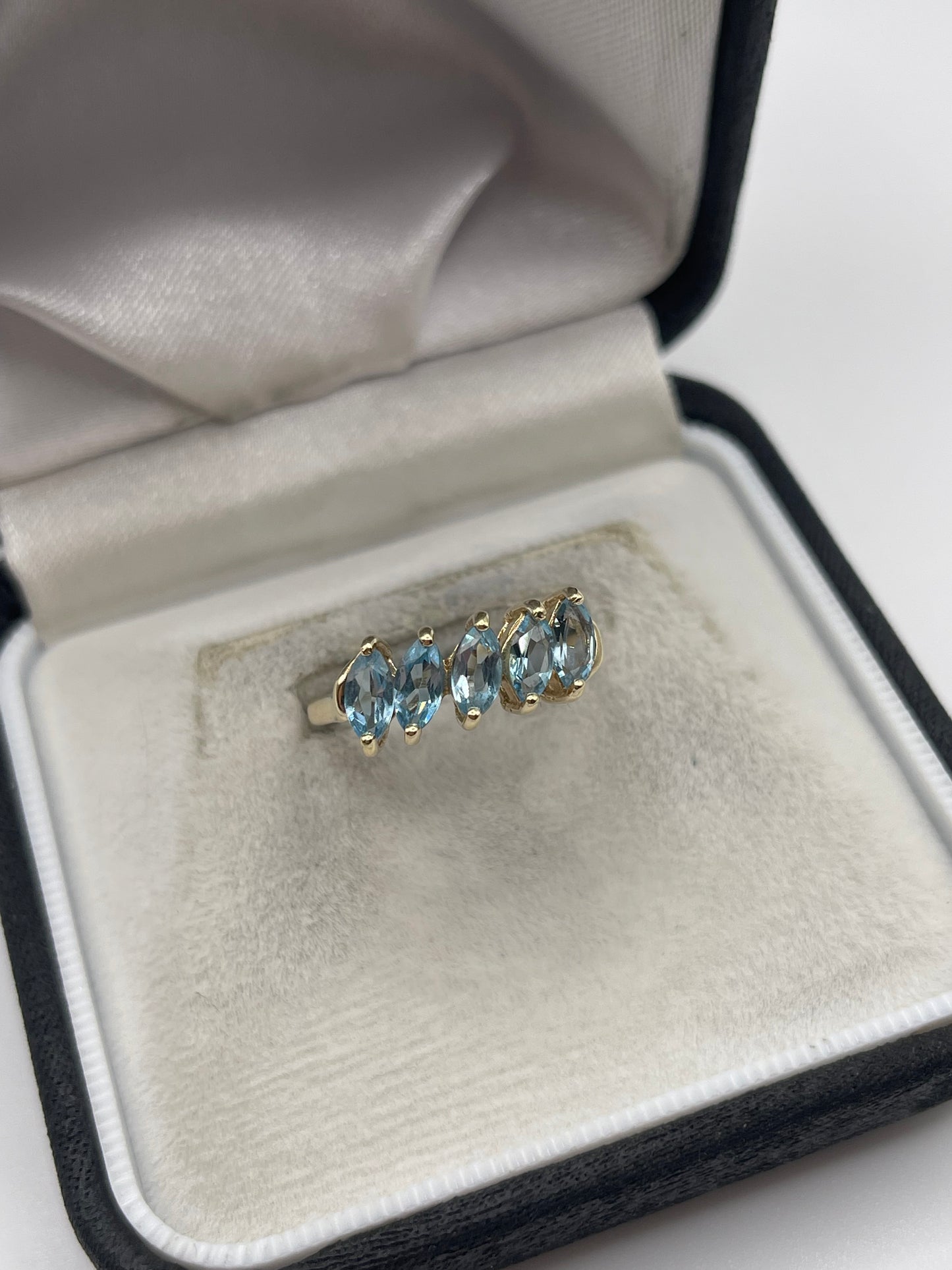 9ct gold topaz ring