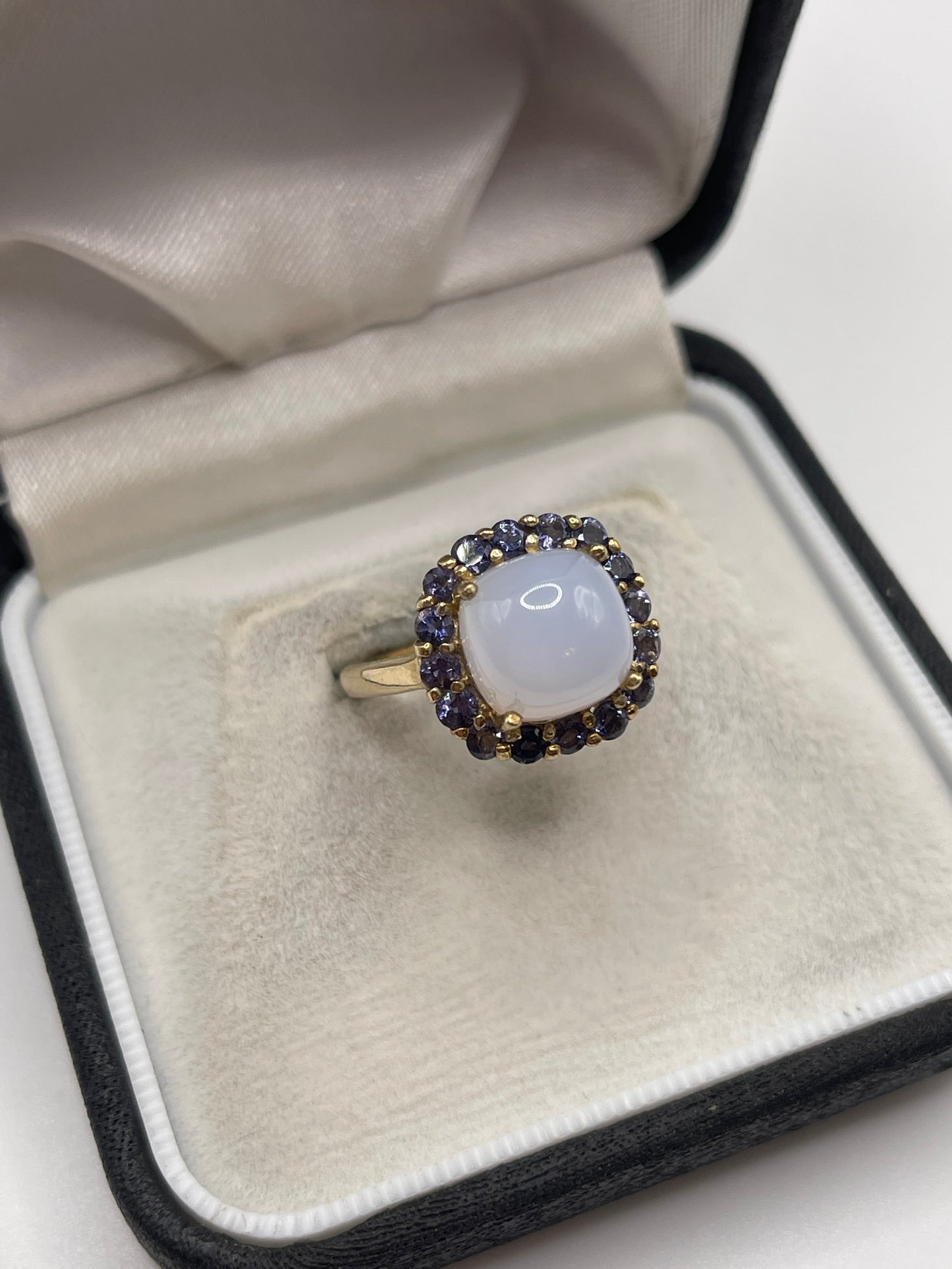 9ct gold chalcedony and iolite ring