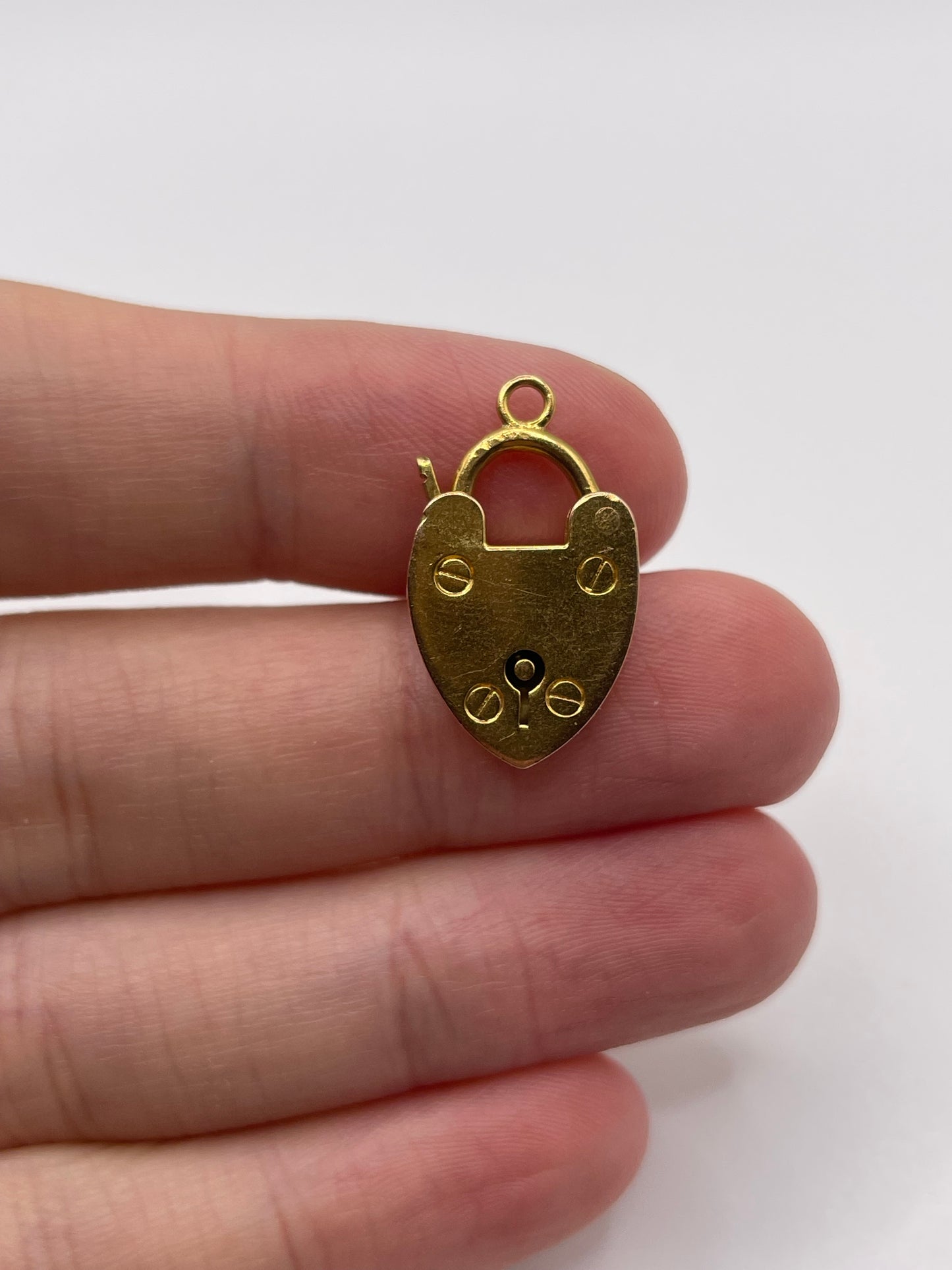 9ct gold padlock 107
