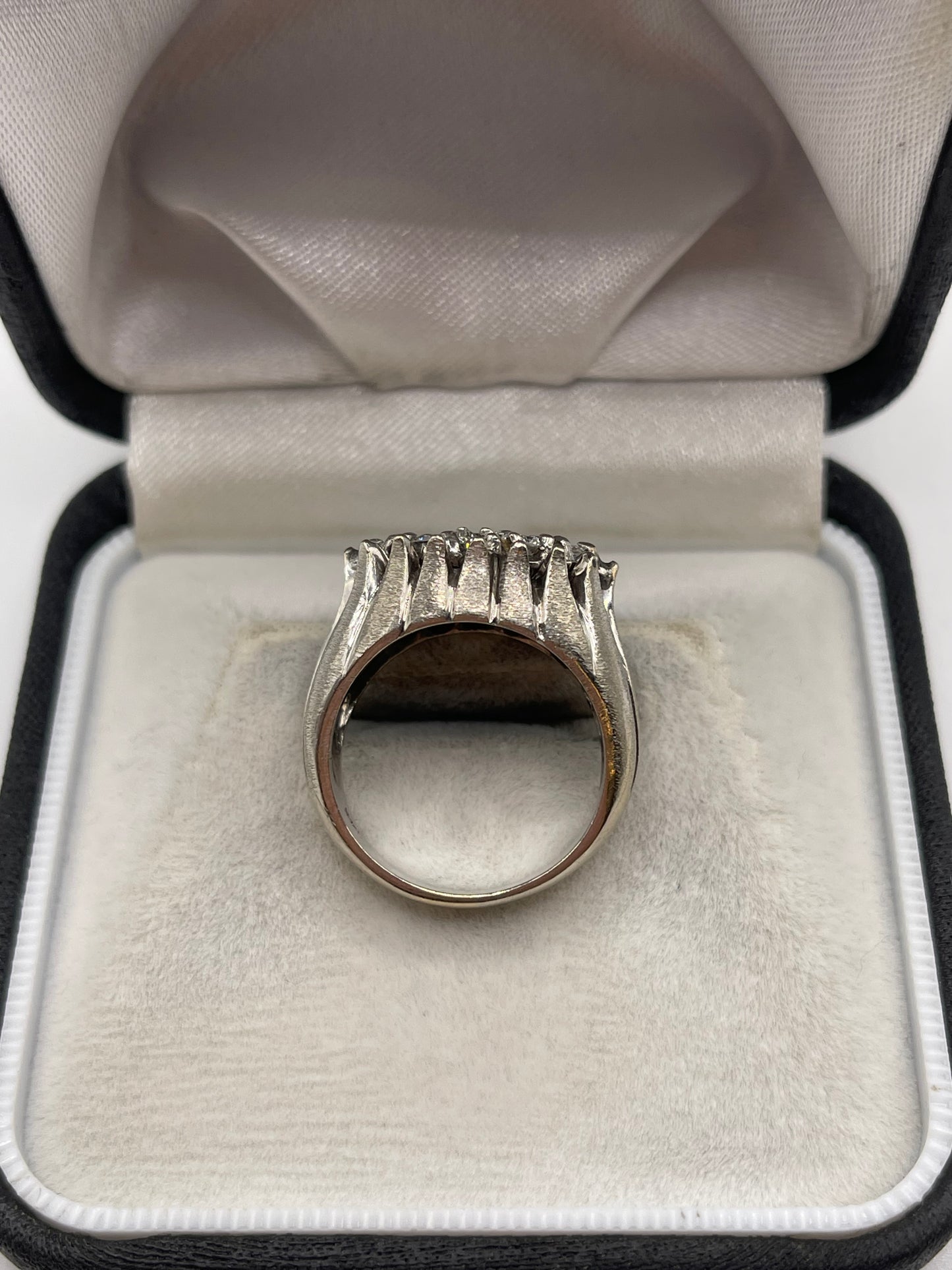 14ct white gold diamond cluster ring