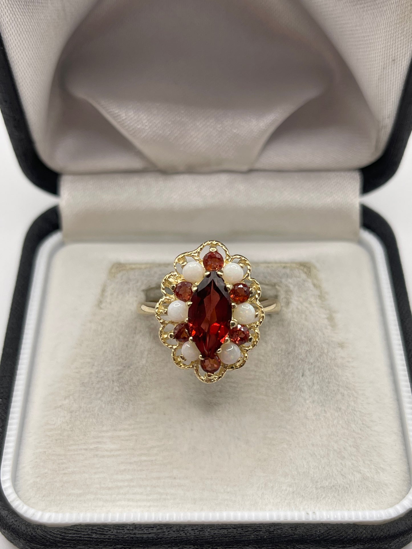 9ct gold garnet and opal ring