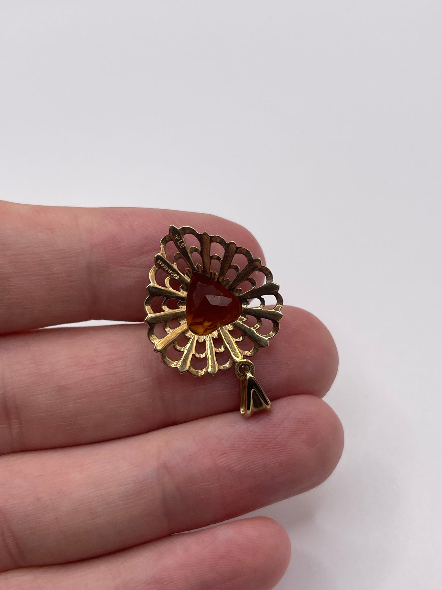 9ct gold citrine heart pendant