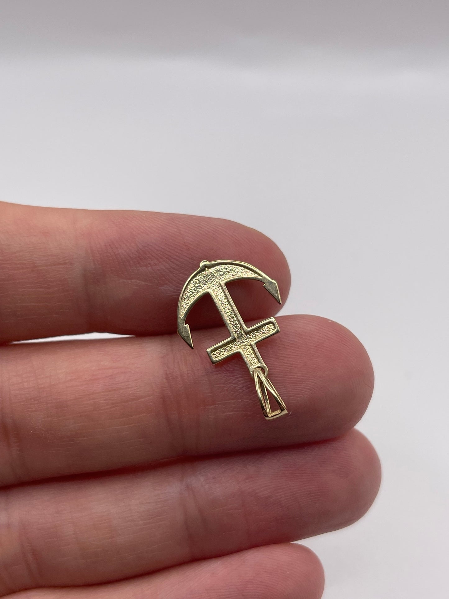 9ct gold anchor charm