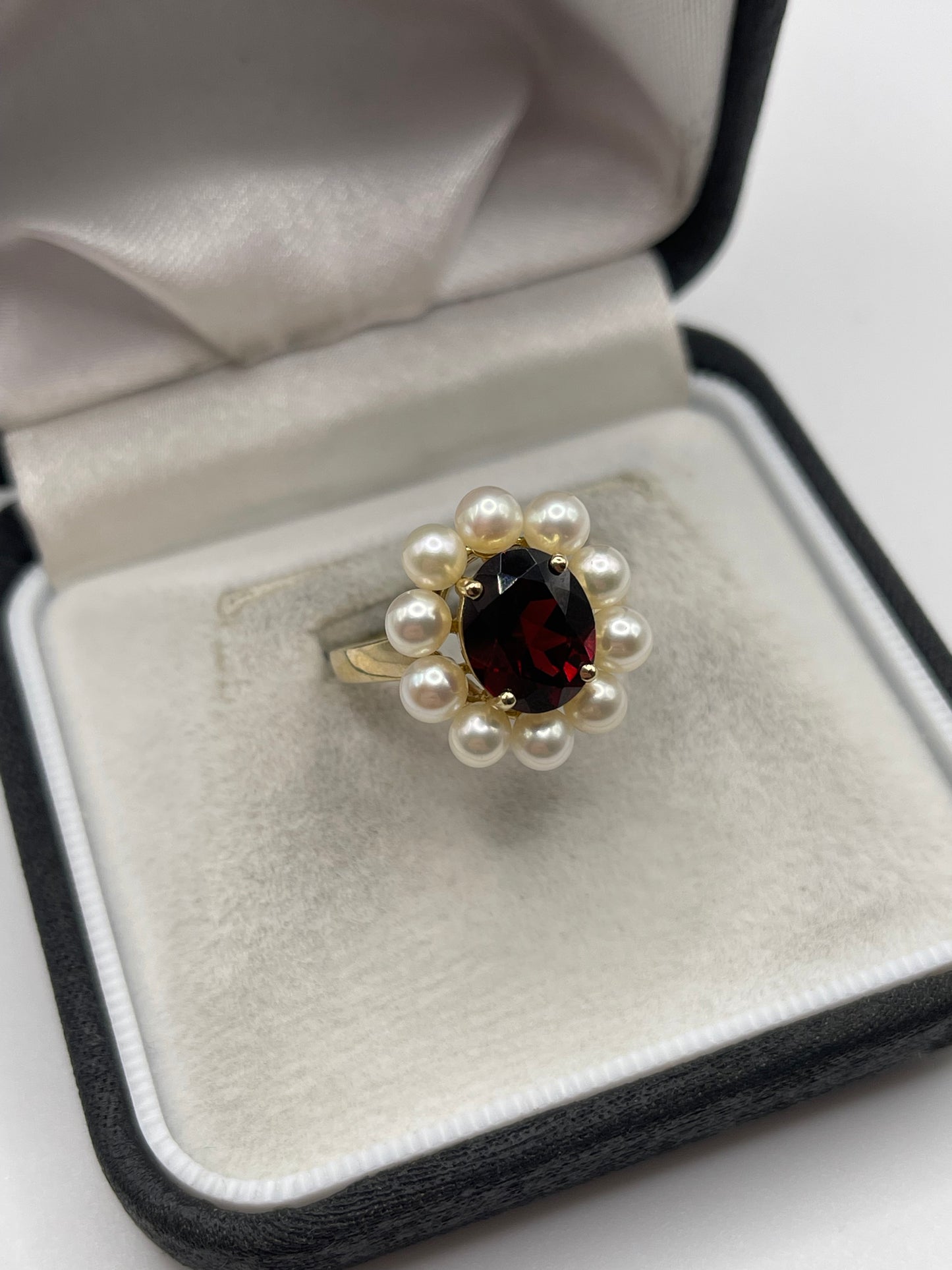 9ct gold garnet and pearl ring