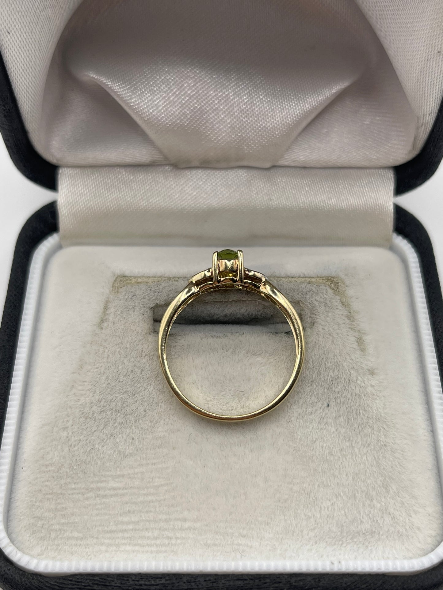 9ct gold peridot and diamond ring