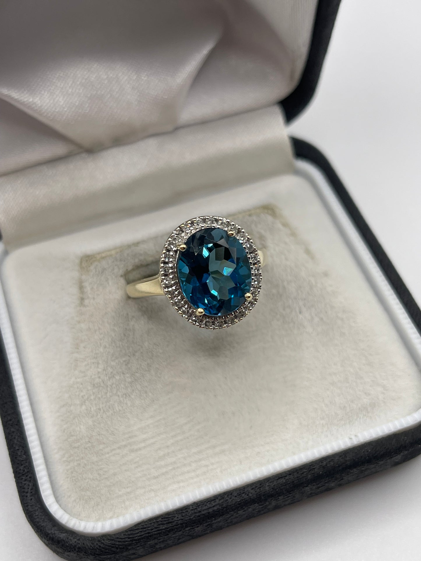9ct gold London blue topaz and diamond ring