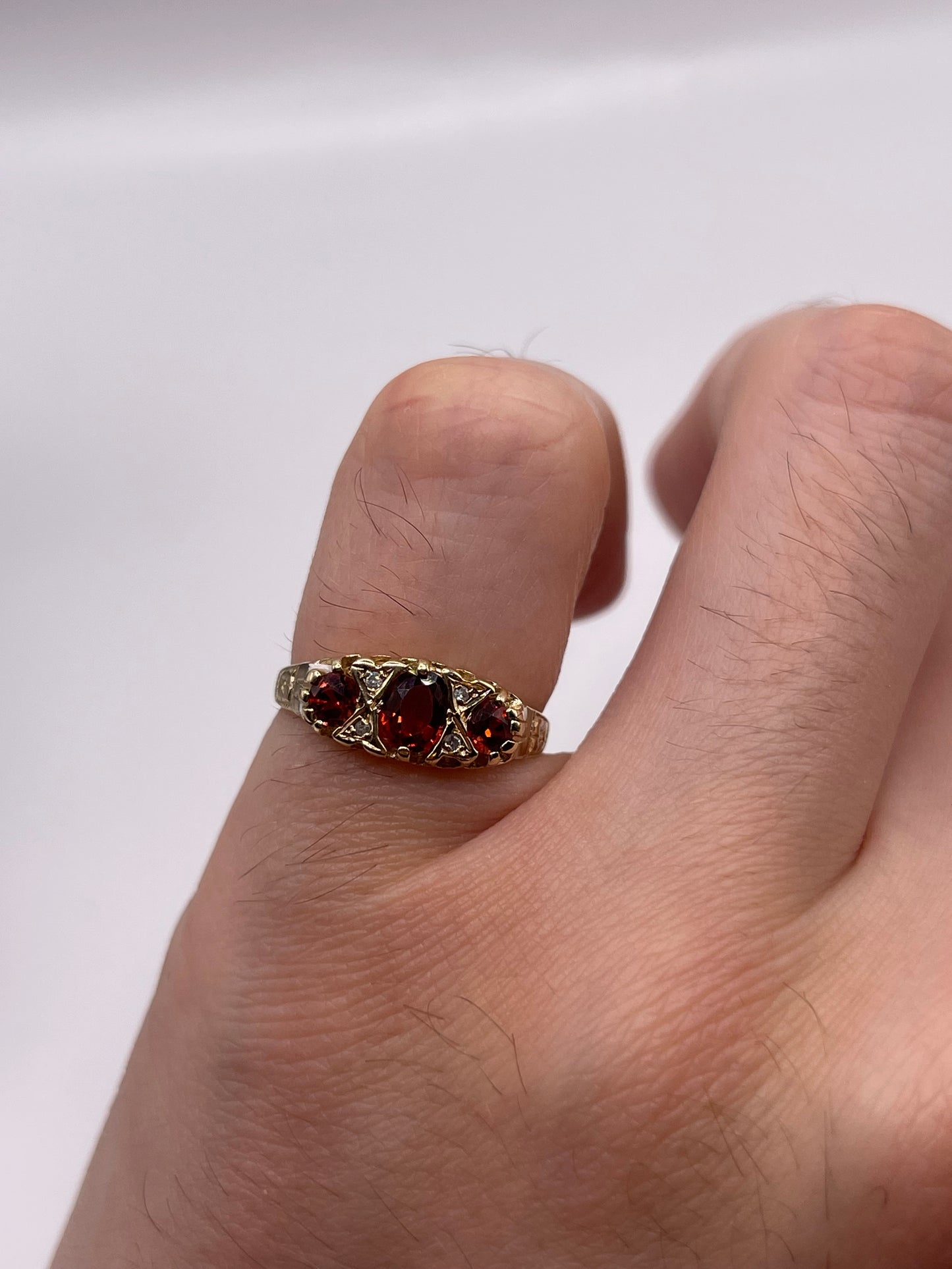 9ct gold garnet and diamond ring