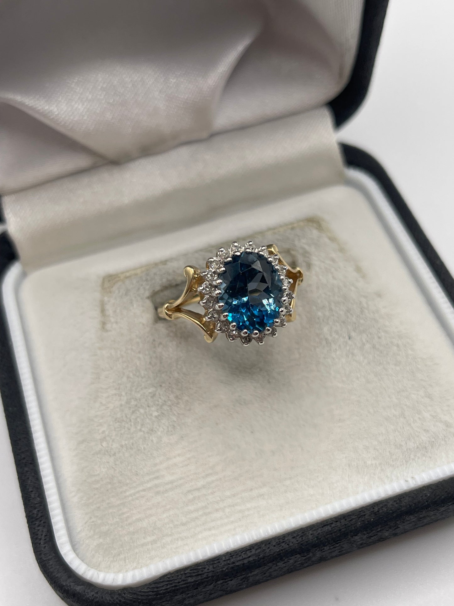 9ct gold topaz and diamond ring