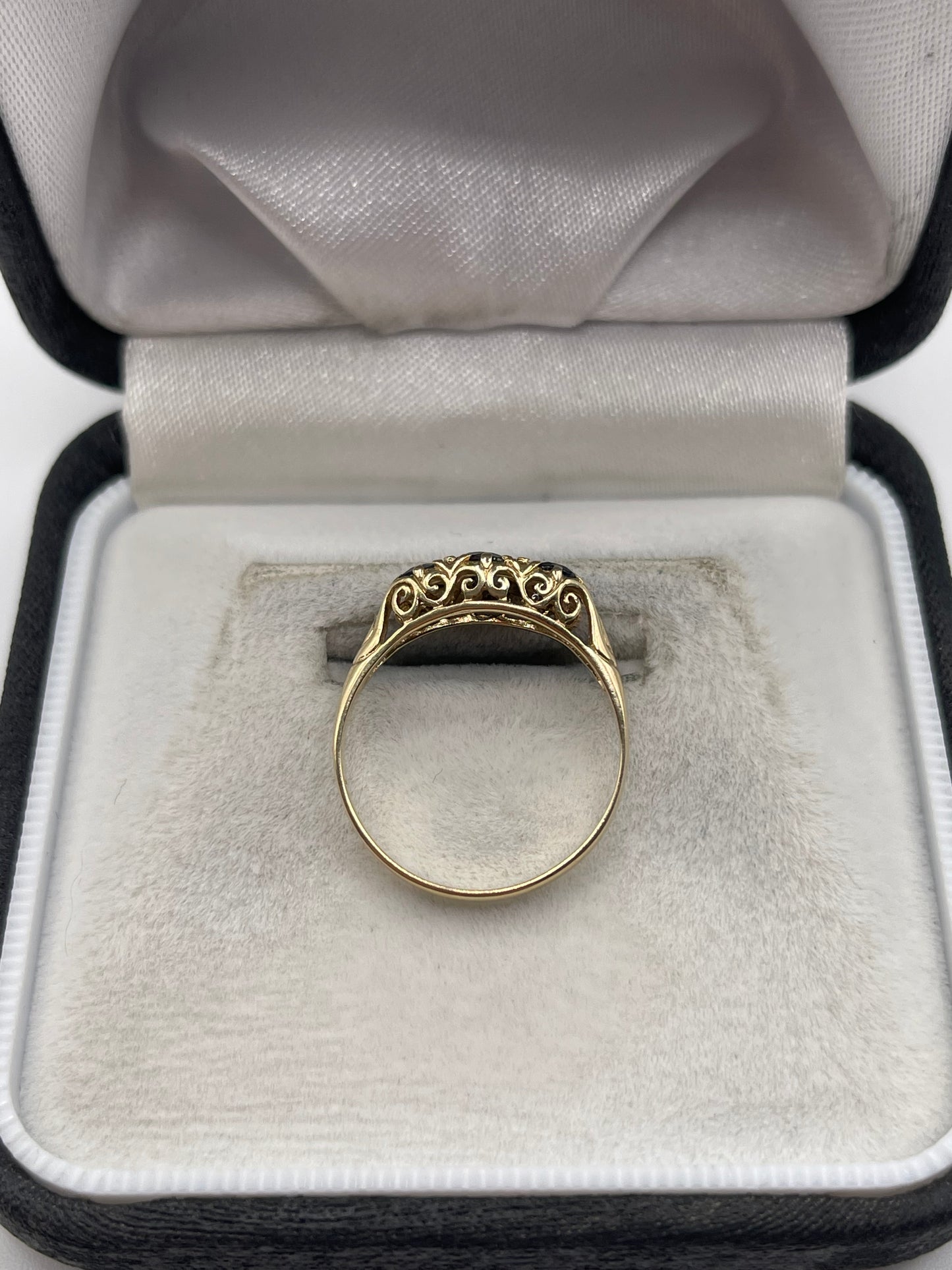 9ct gold sapphire ring