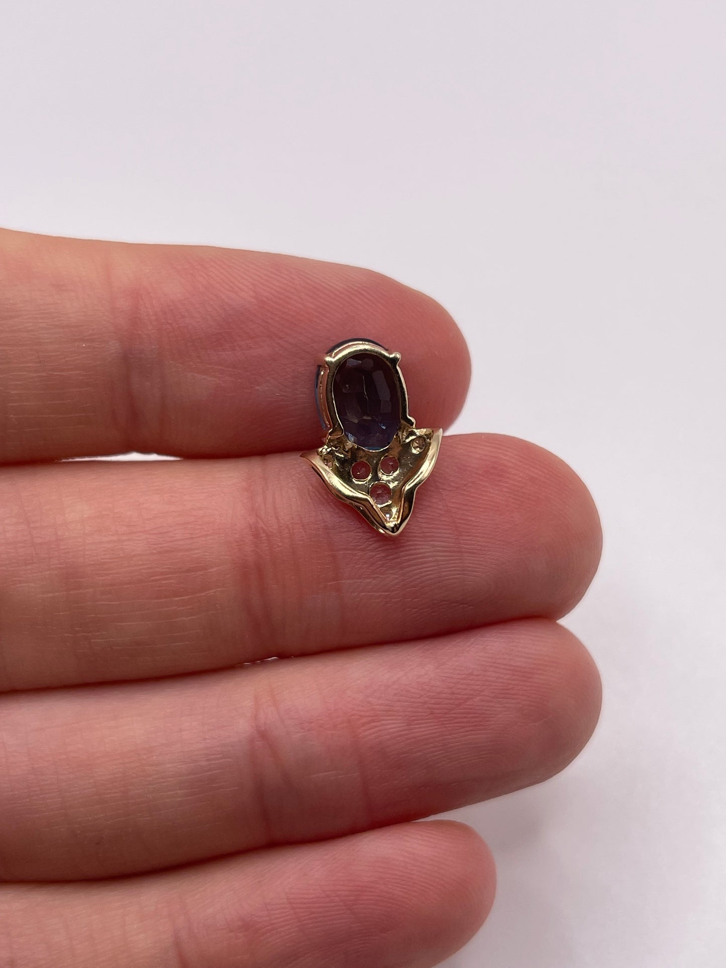 9ct gold topaz pendant