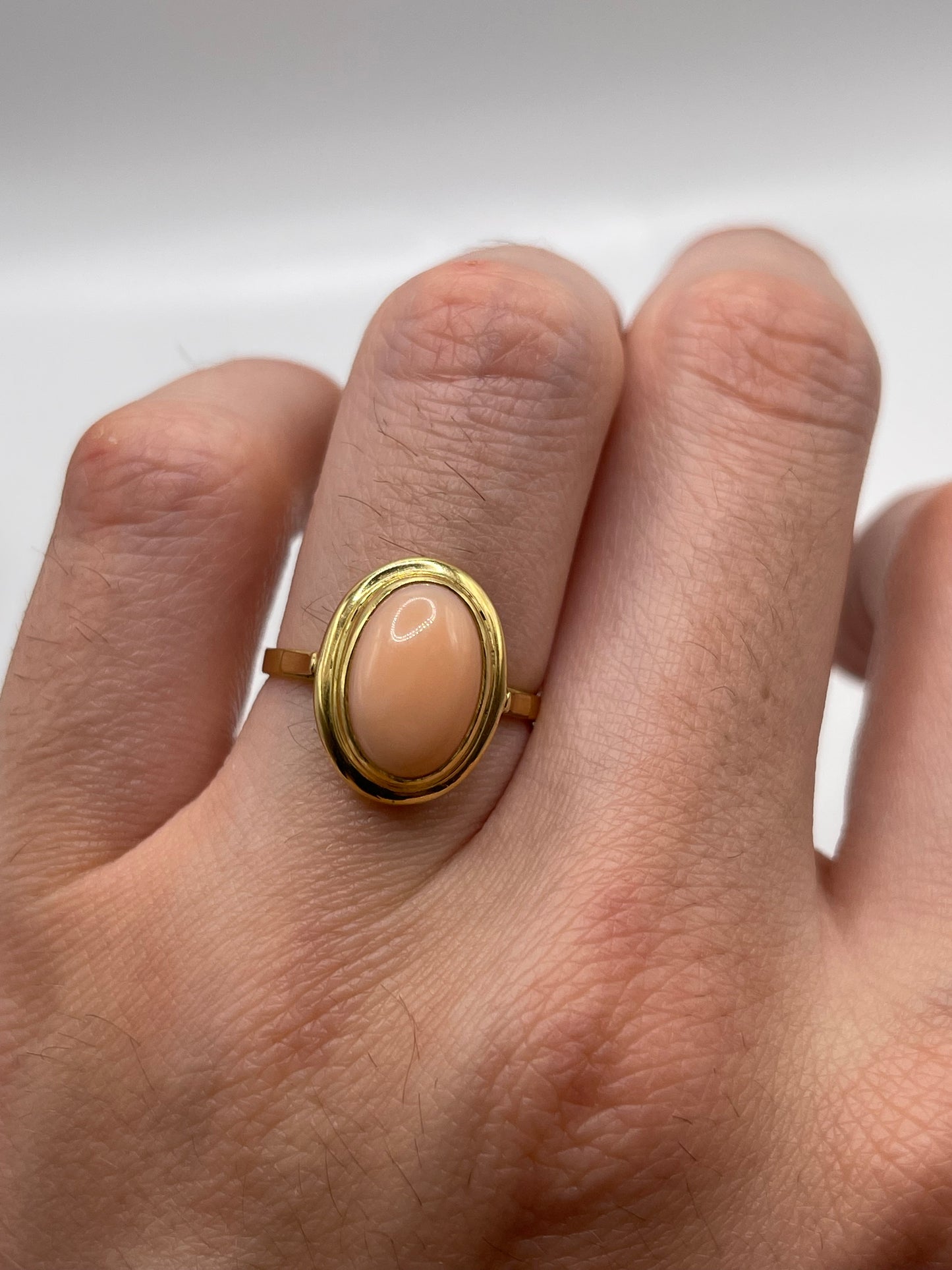 18ct gold coral ring