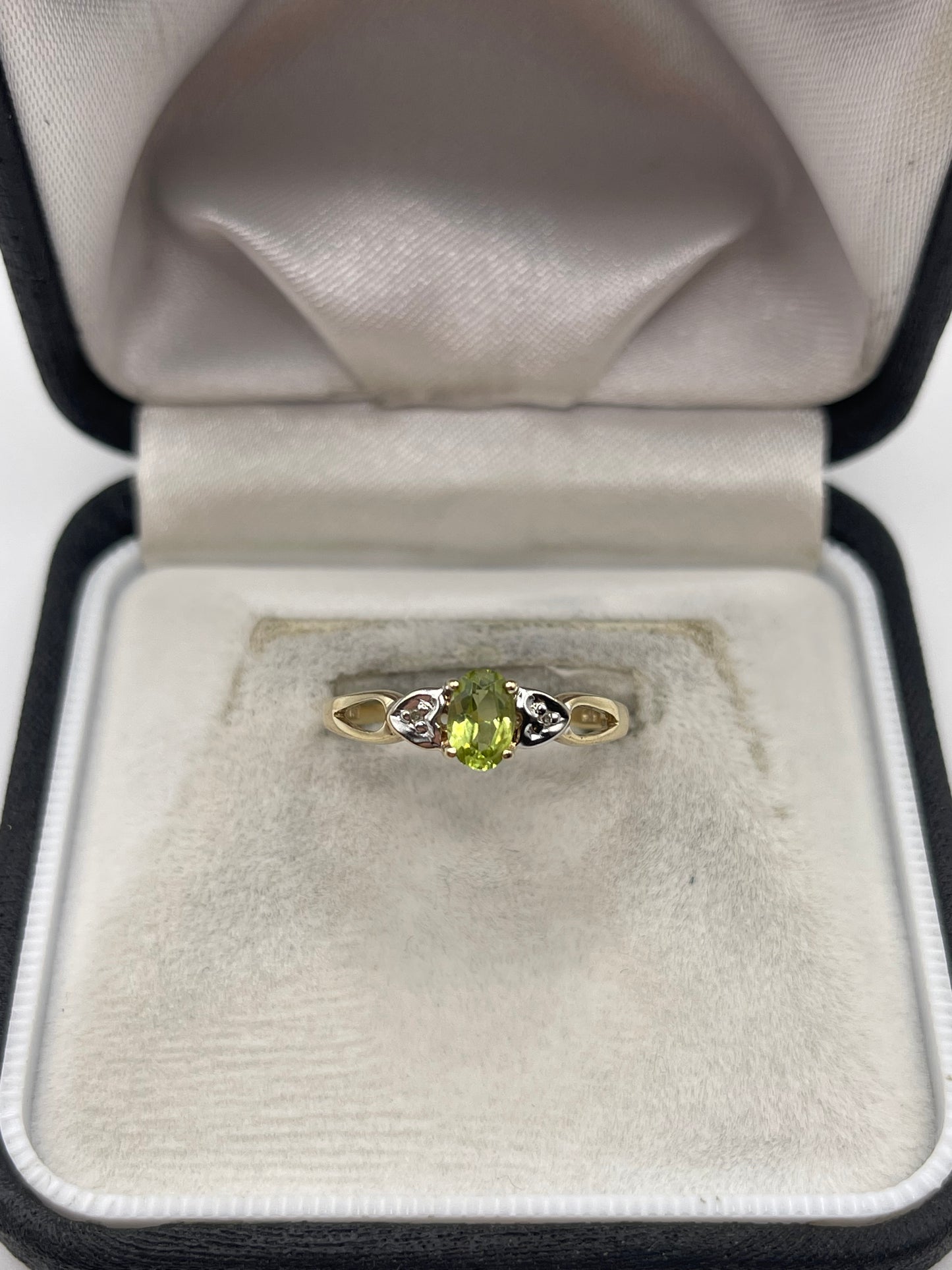 9ct gold peridot and diamond ring