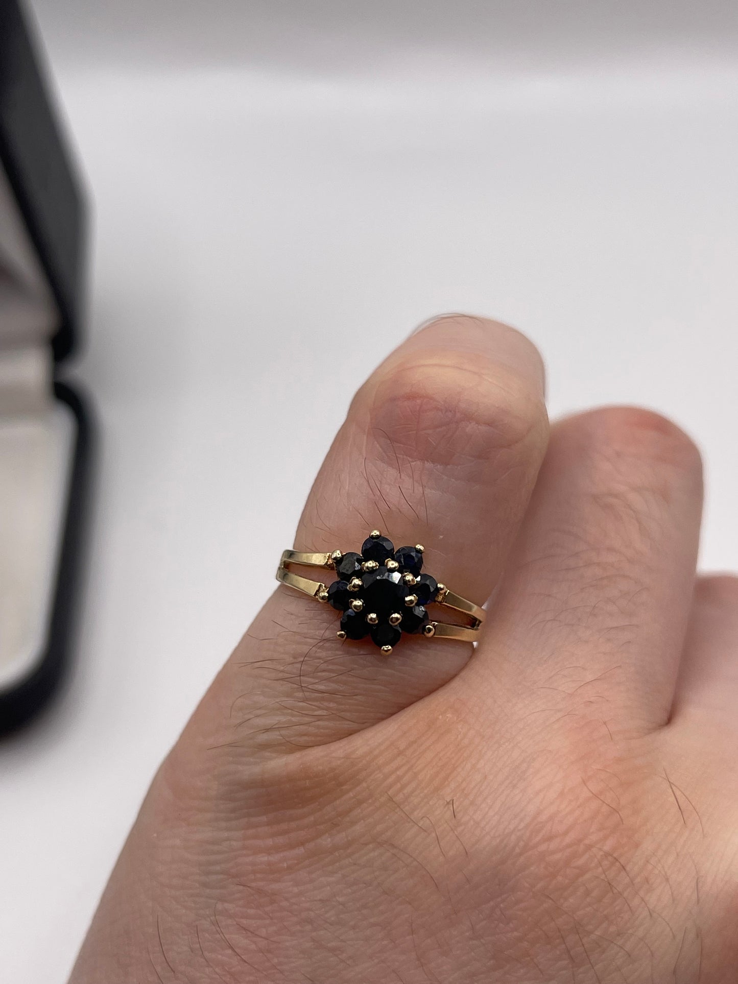 9ct gold sapphire cluster ring