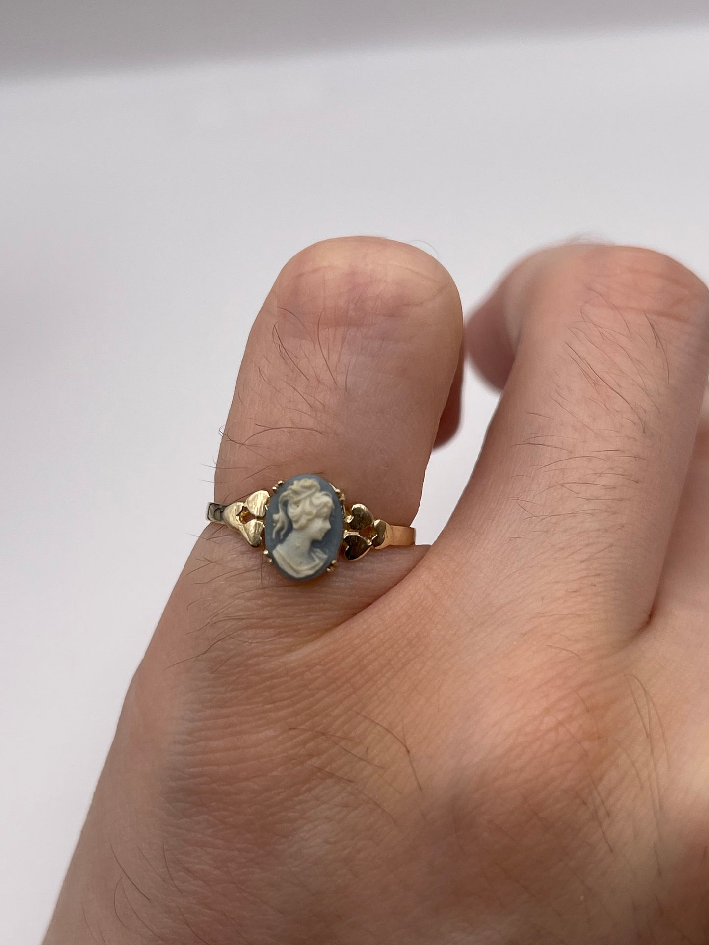 9ct gold Wedgwood cameo ring