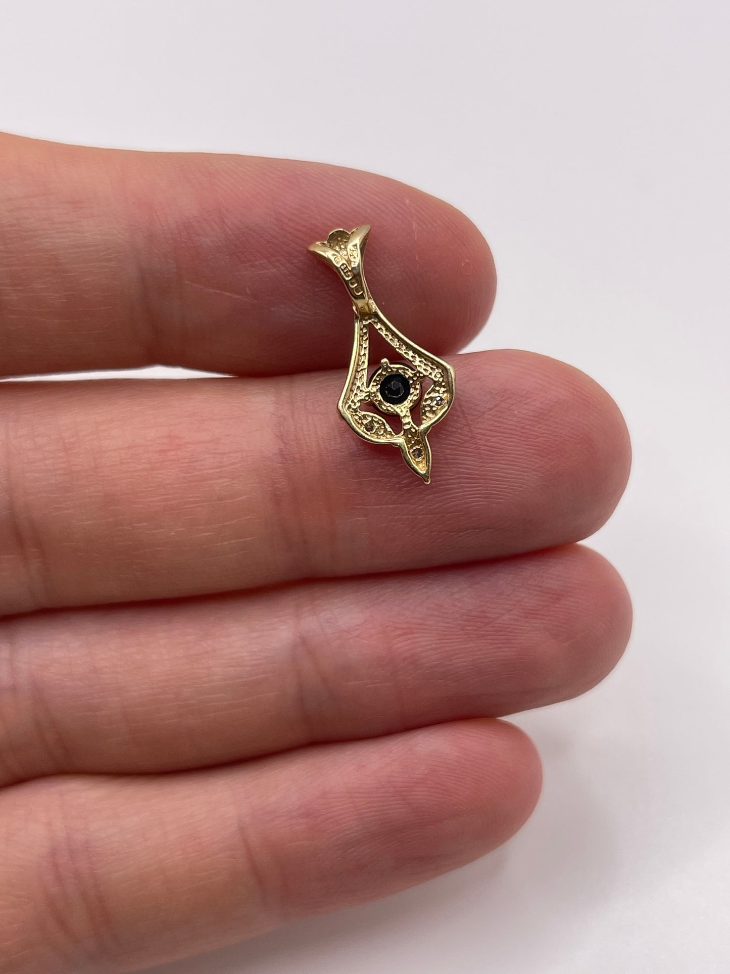 9ct gold sapphire and diamond pendant