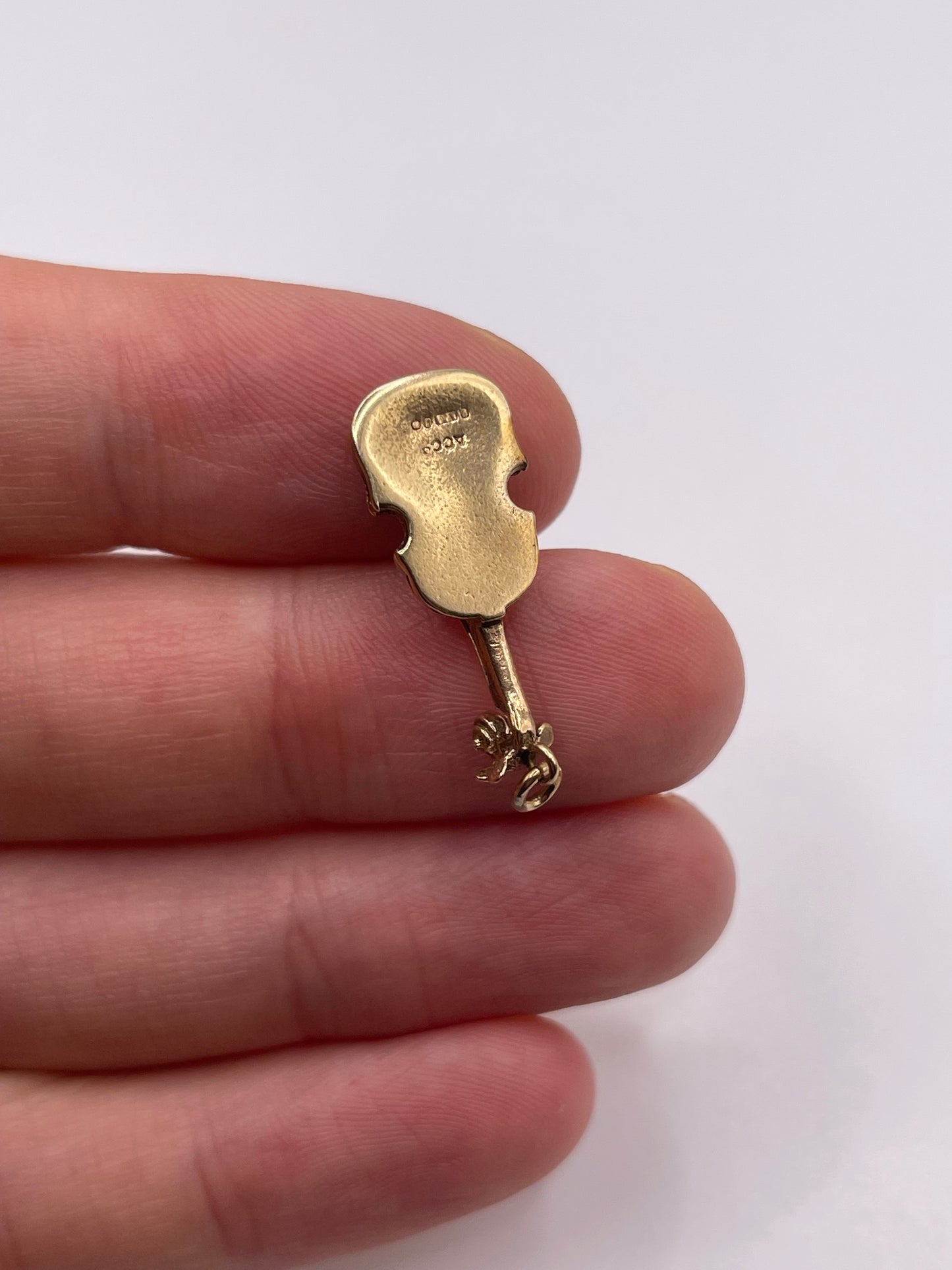 9ct gold violin charm