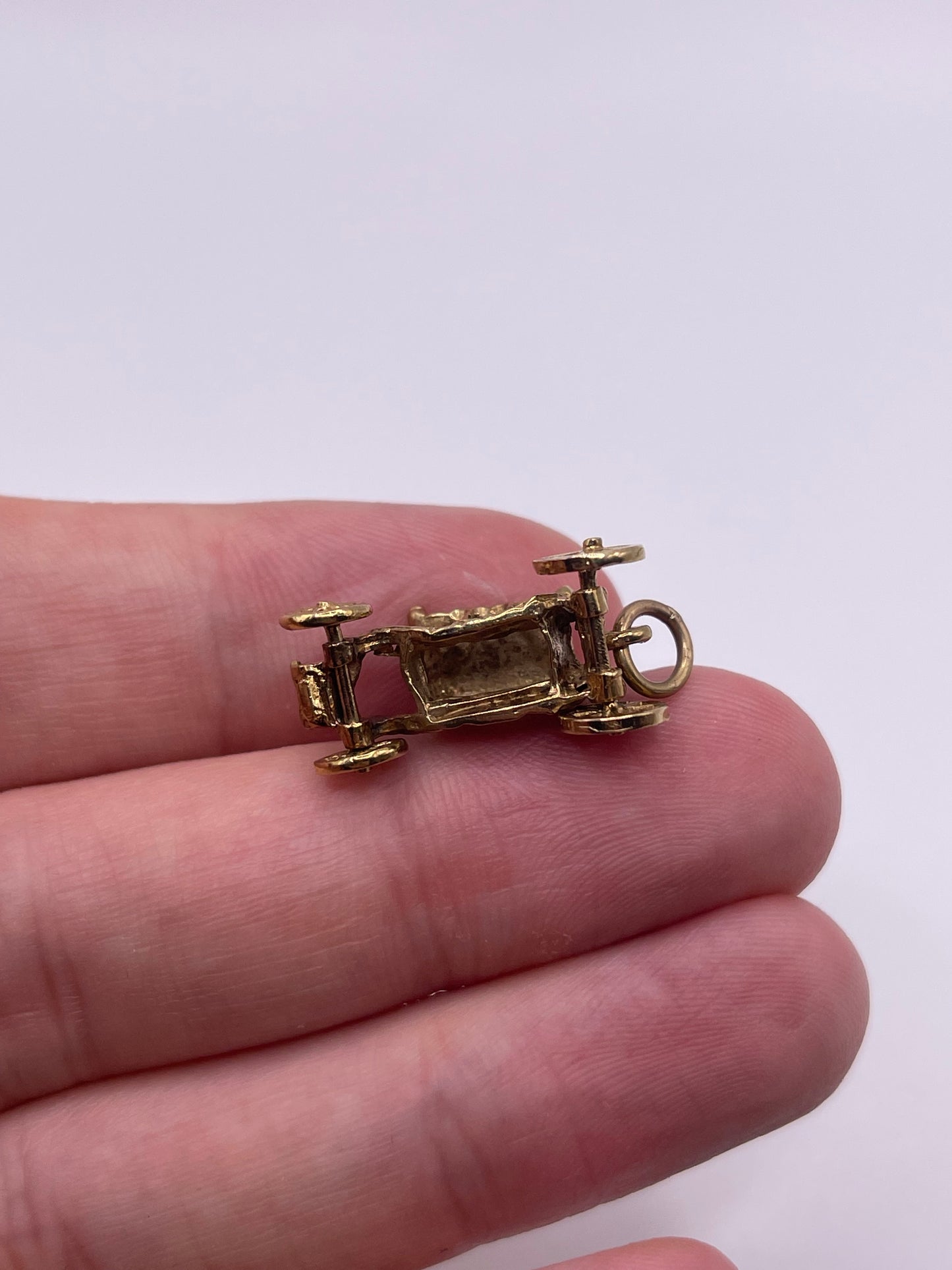 9ct gold carriage charm